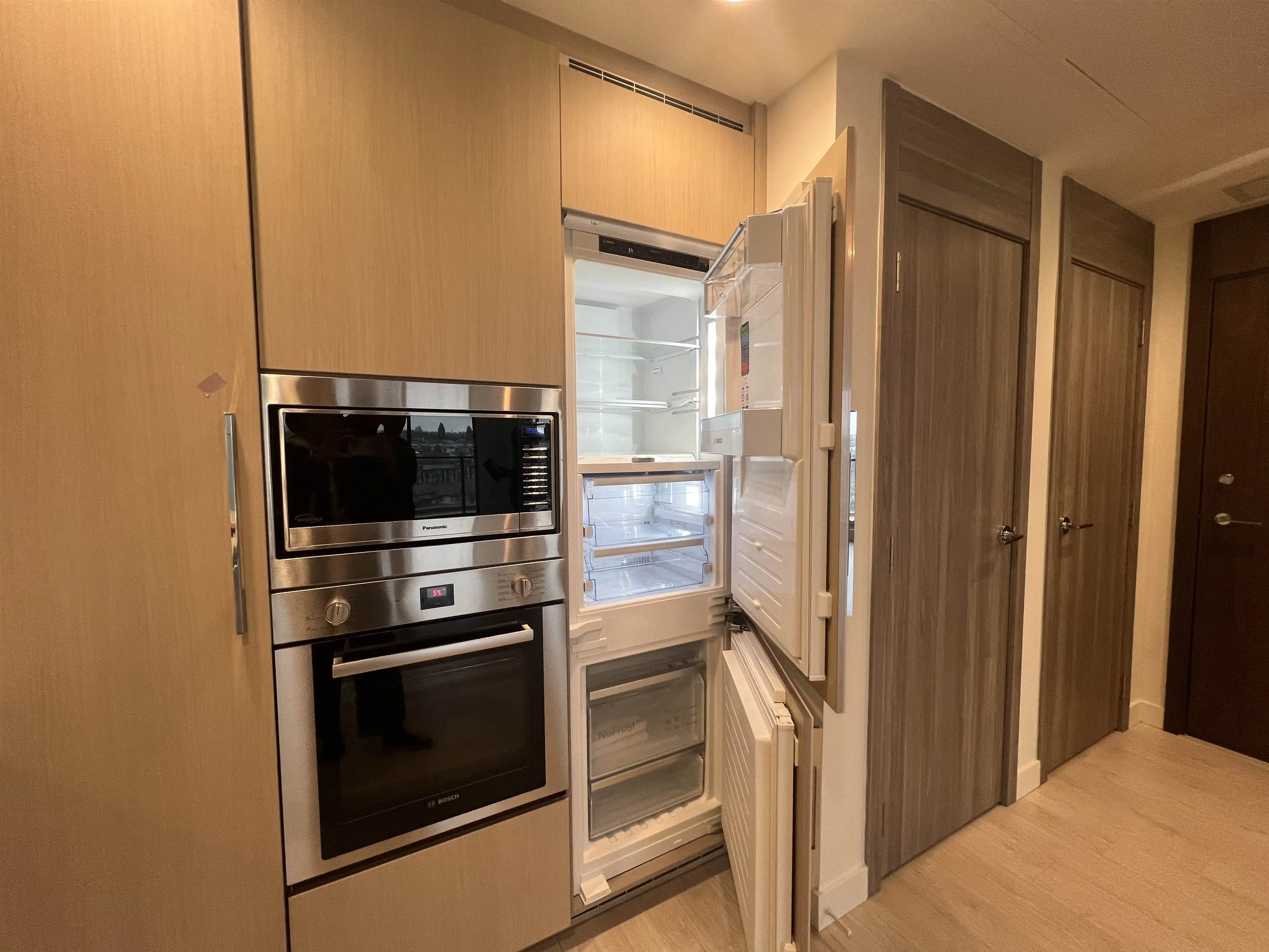1105 4890 Lougheed Highway