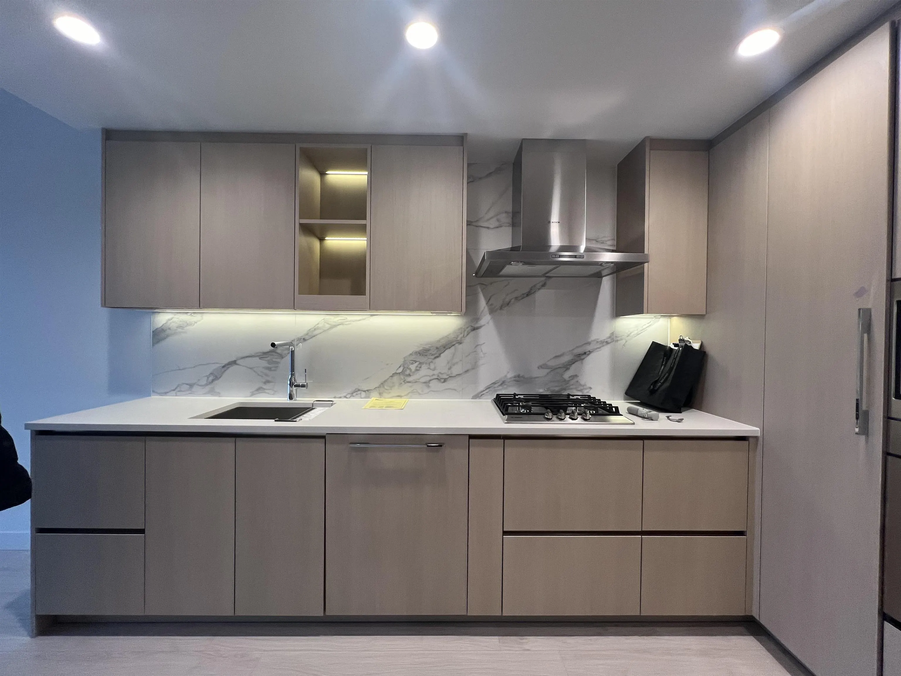 1105 4890 Lougheed Highway