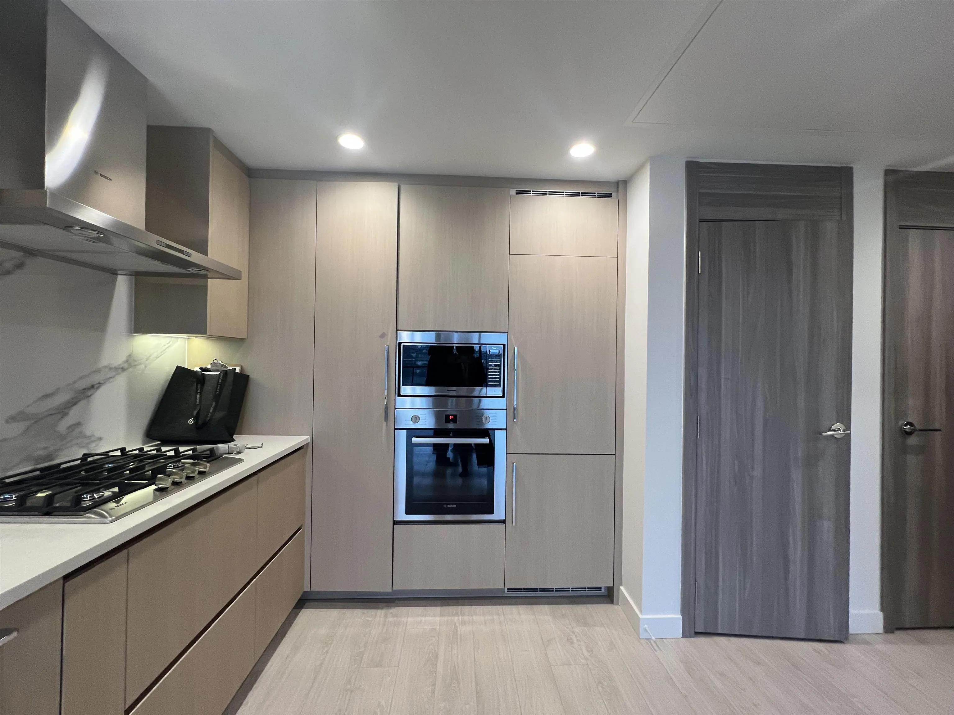 1105 4890 Lougheed Highway