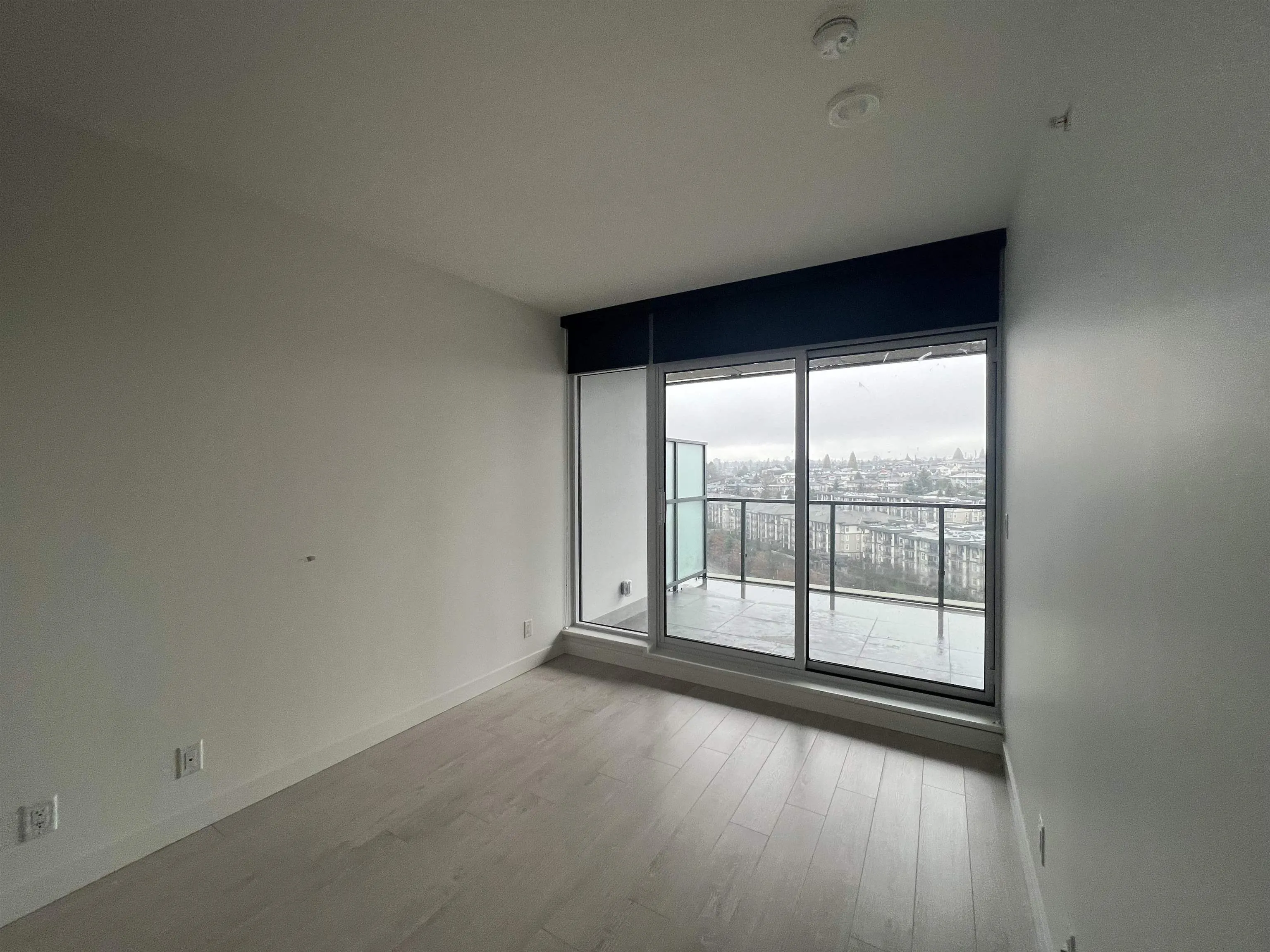 1105 4890 Lougheed Highway