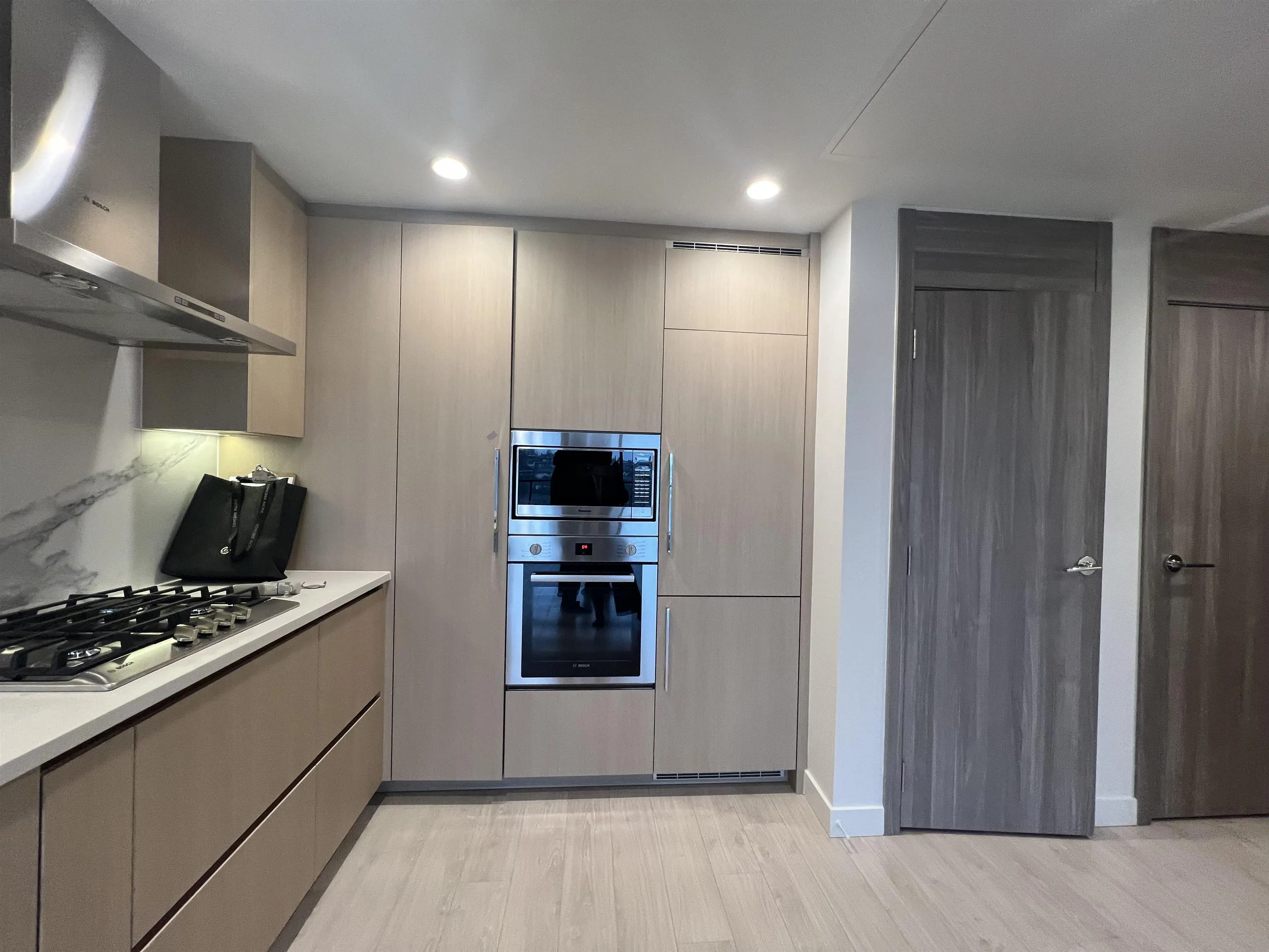 1105 4890 Lougheed Highway
