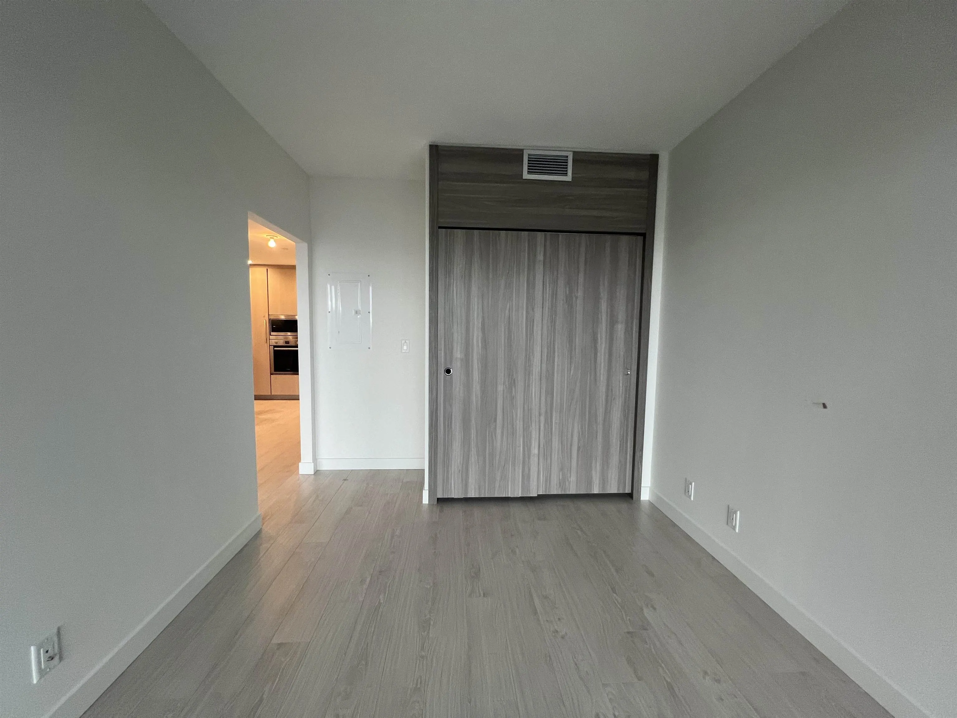 1105 4890 Lougheed Highway