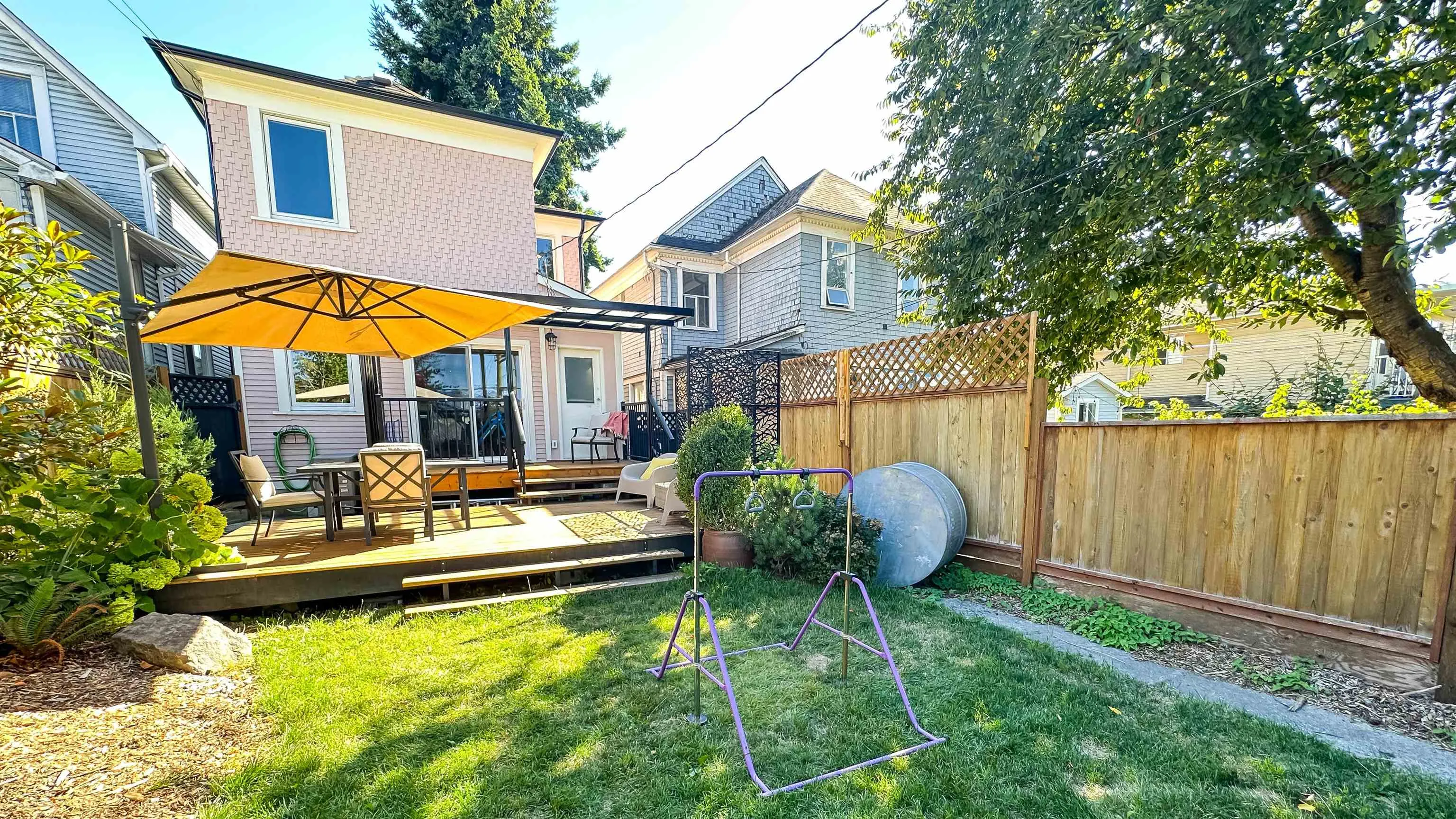 1123 E Pender Street
