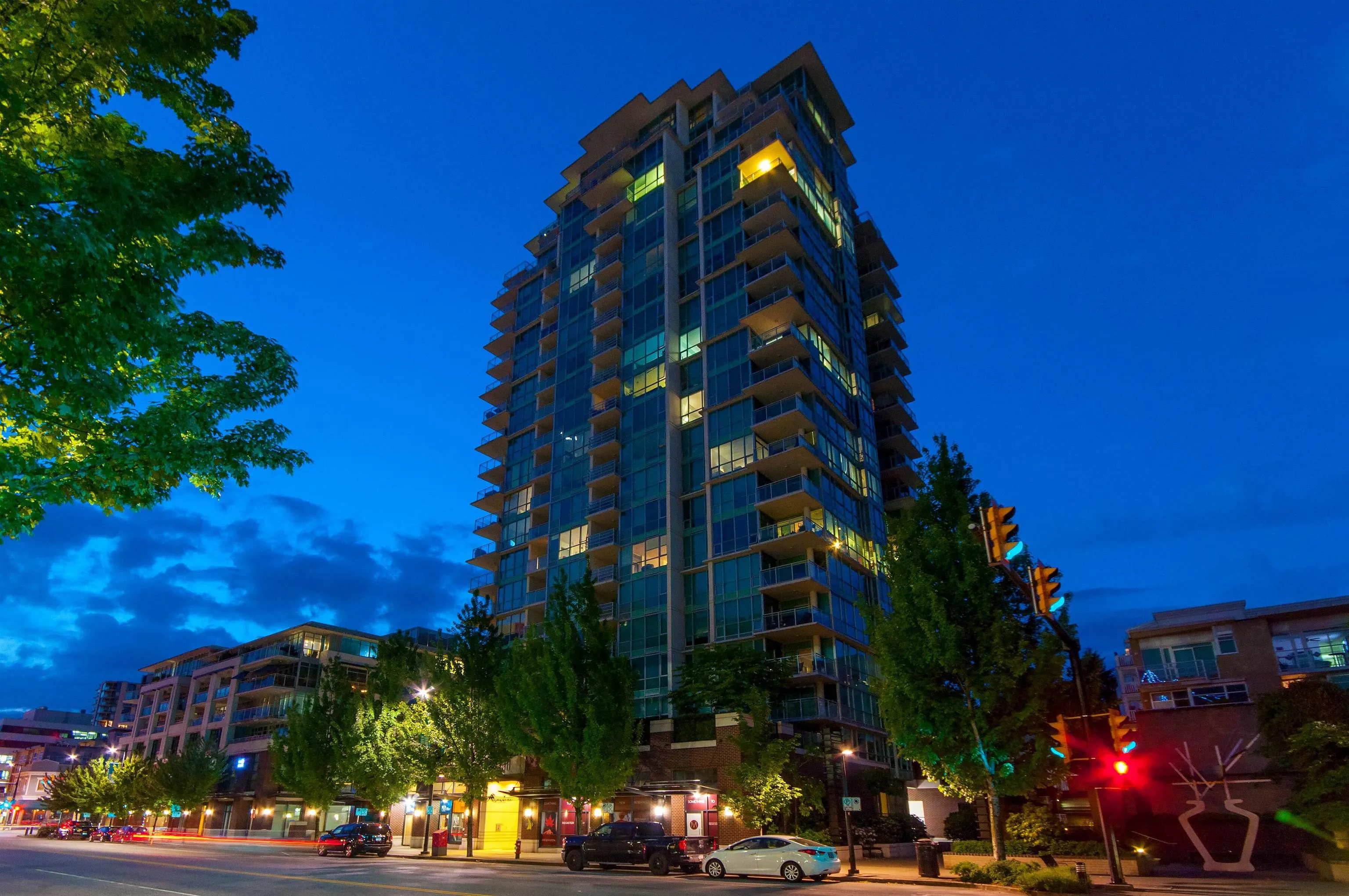 902 138 E Esplanade