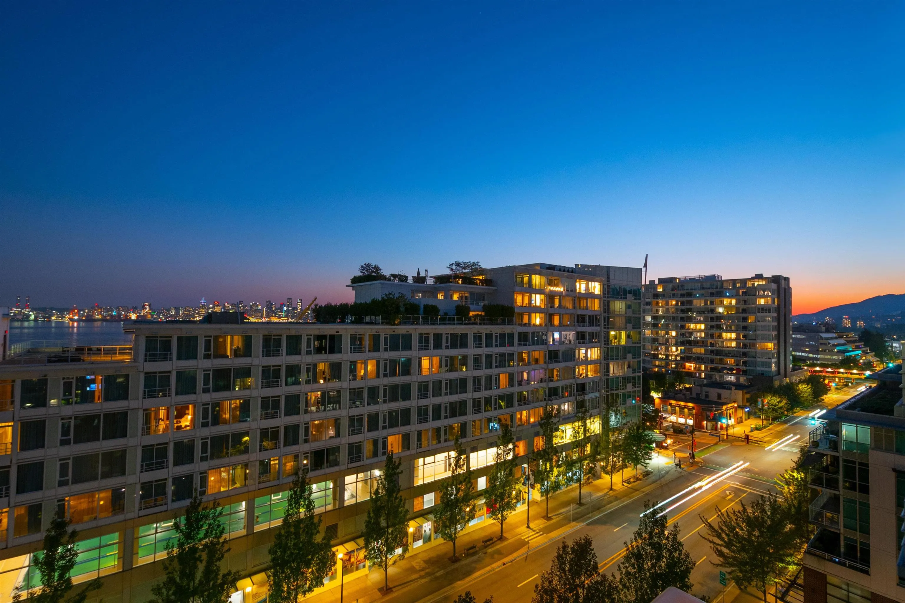 902 138 E Esplanade