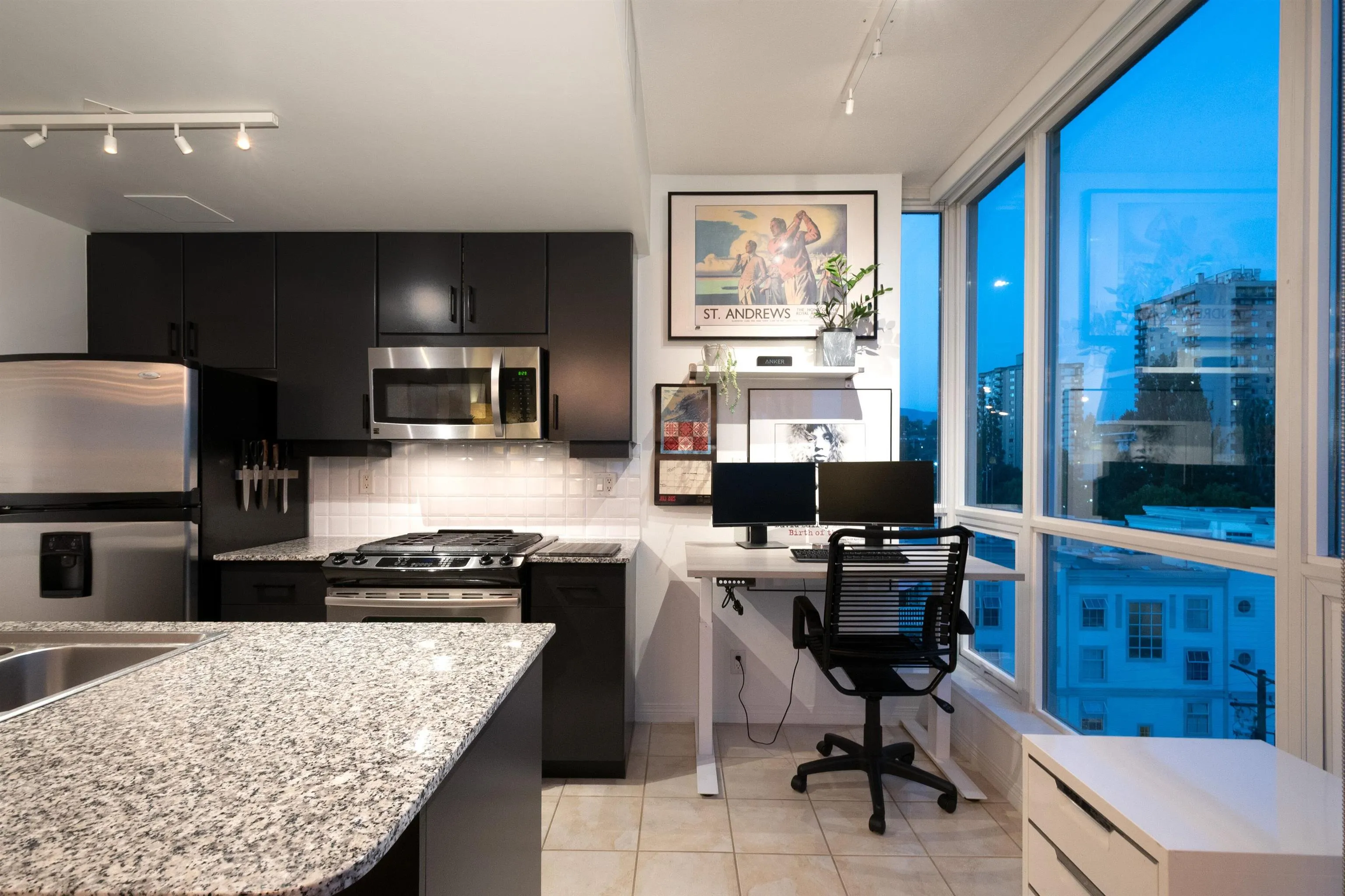 902 138 E Esplanade