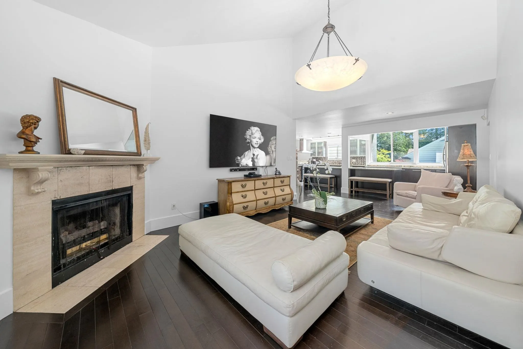4869 Capilano Road