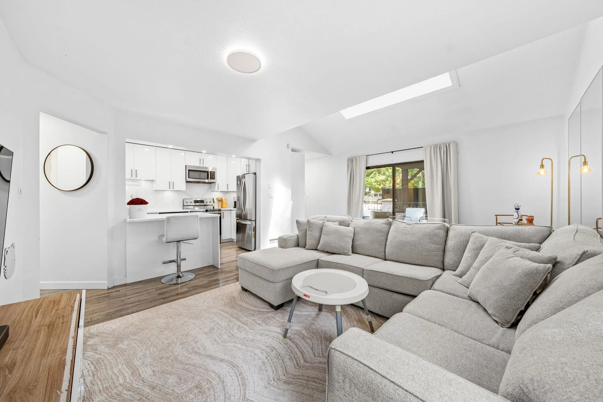 4869 Capilano Road