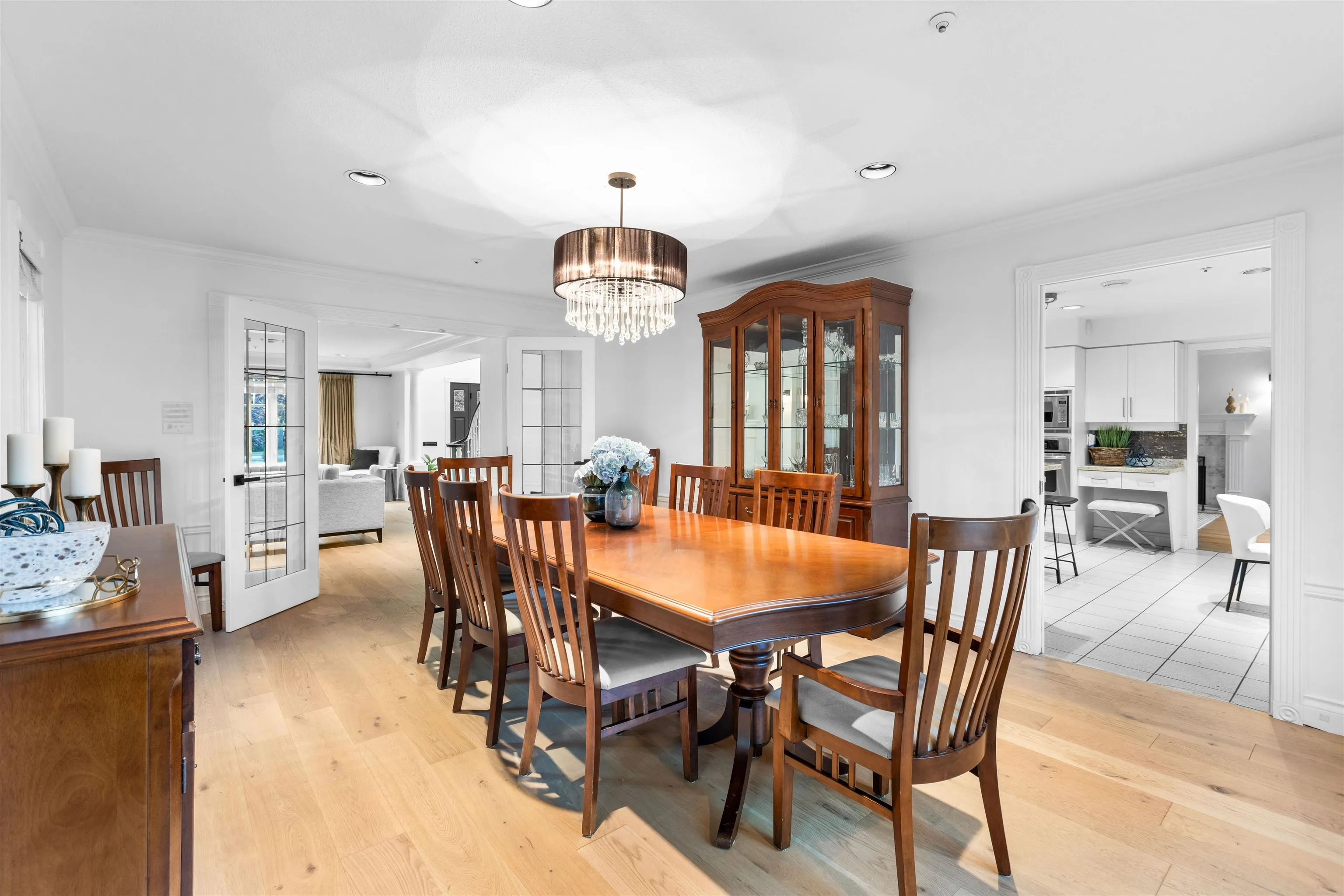2318 Oliver Crescent