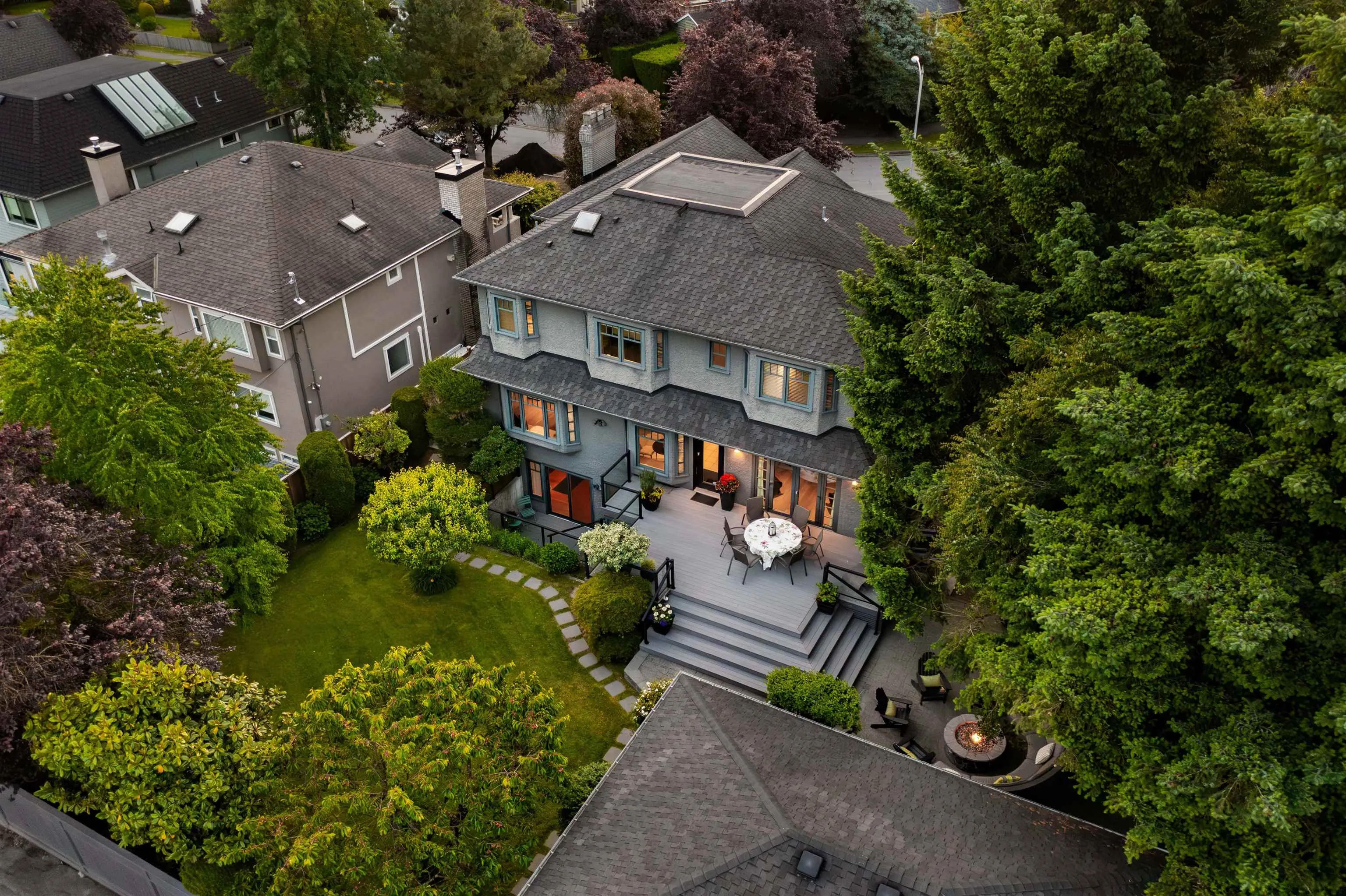 2318 Oliver Crescent