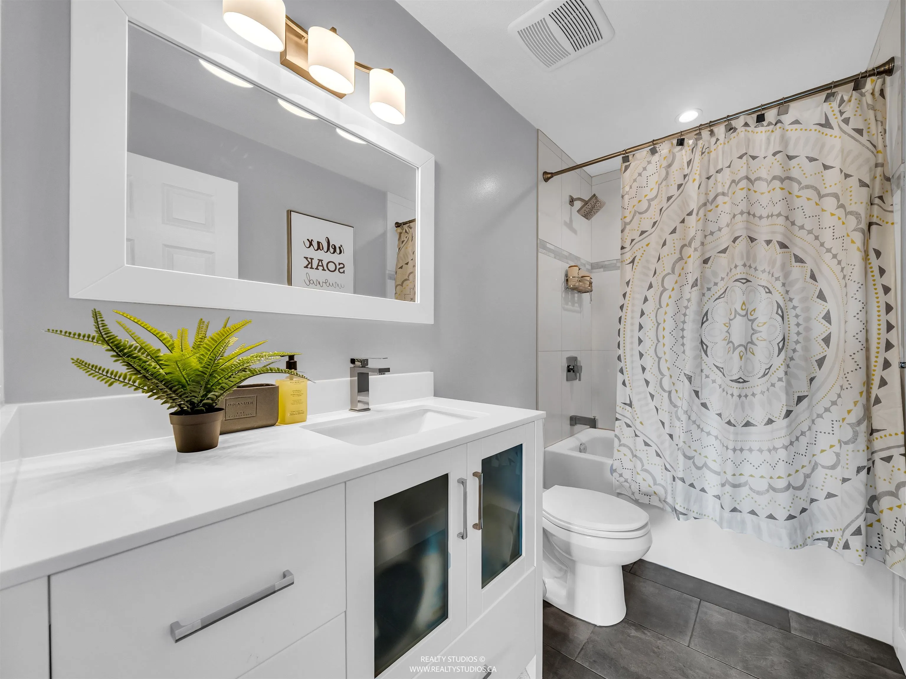 405 1176 Falcon Drive