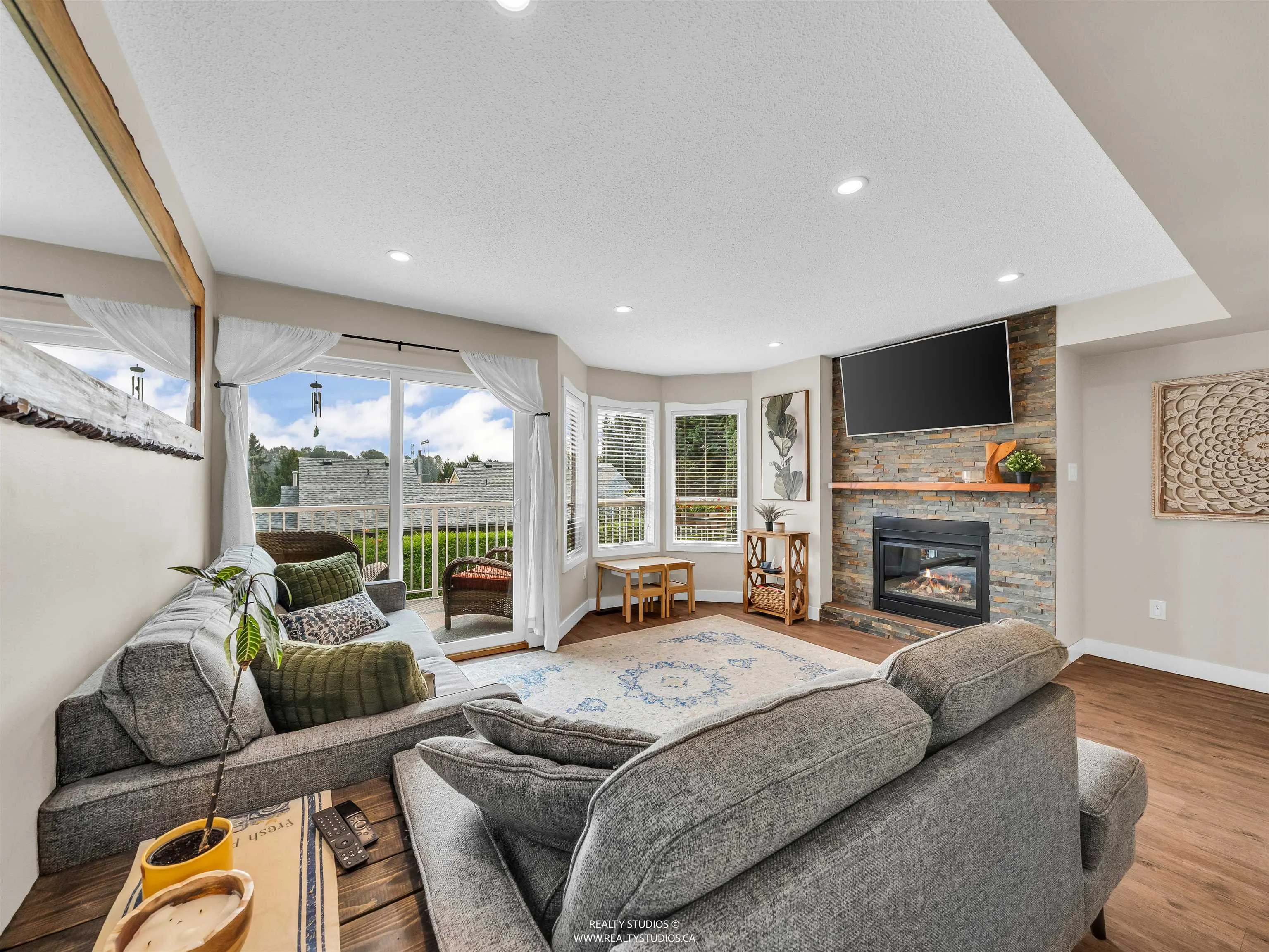 405 1176 Falcon Drive