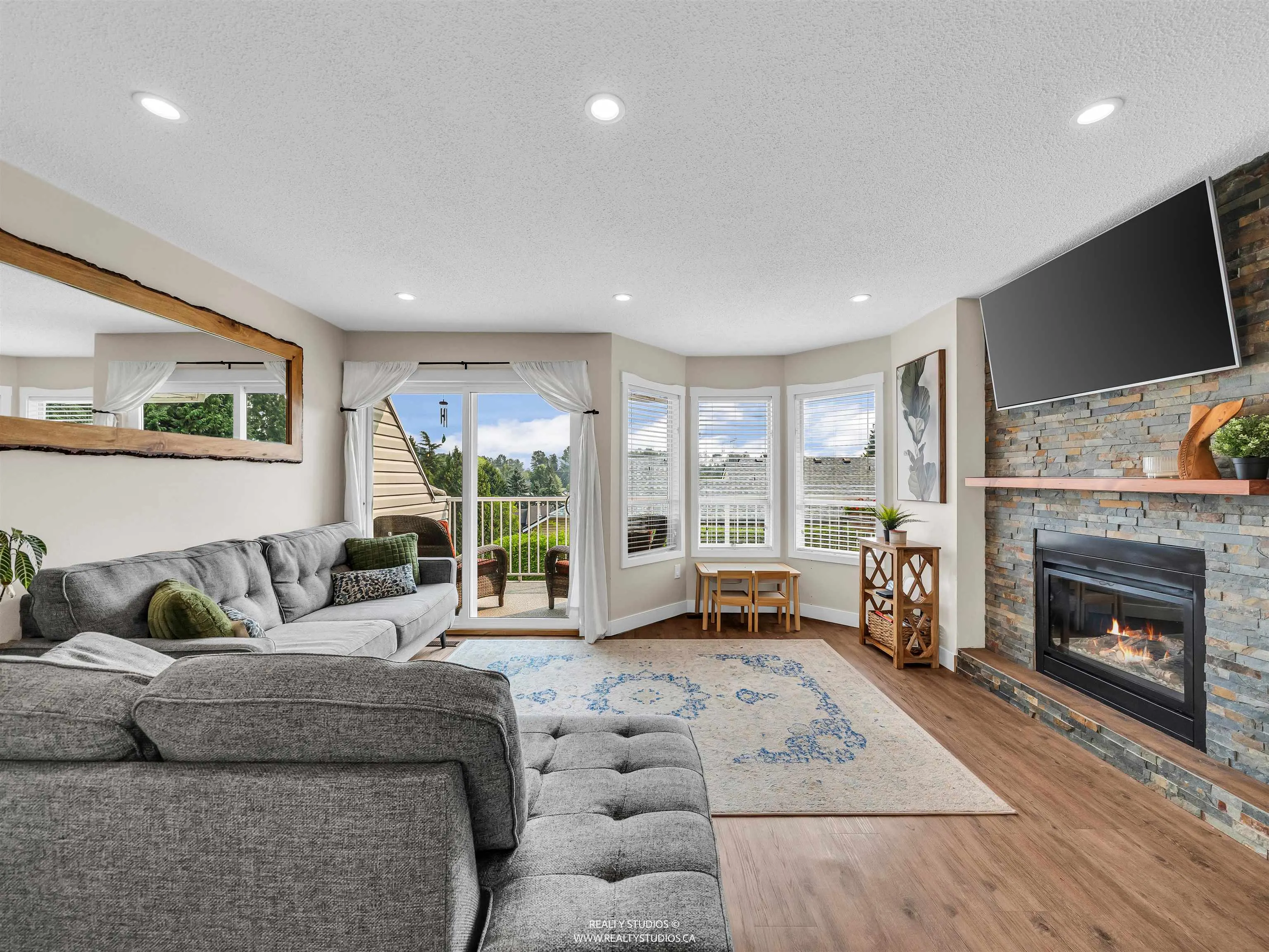 405 1176 Falcon Drive