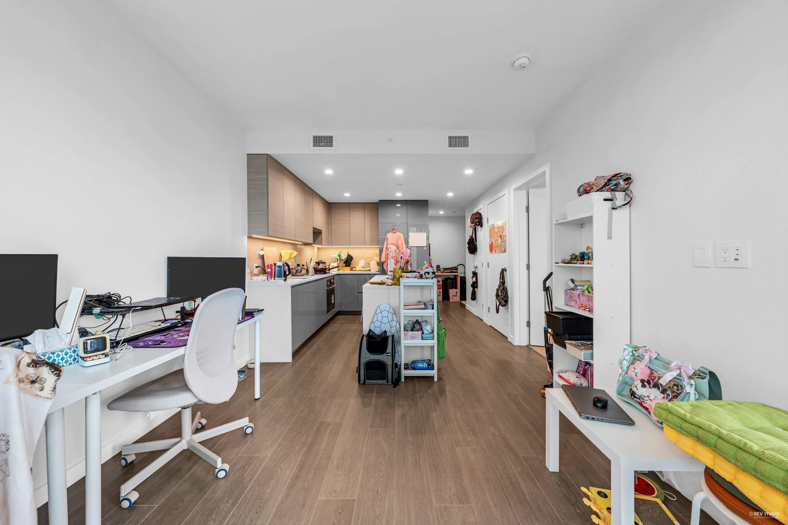 1612 2108 Gilmore Avenue