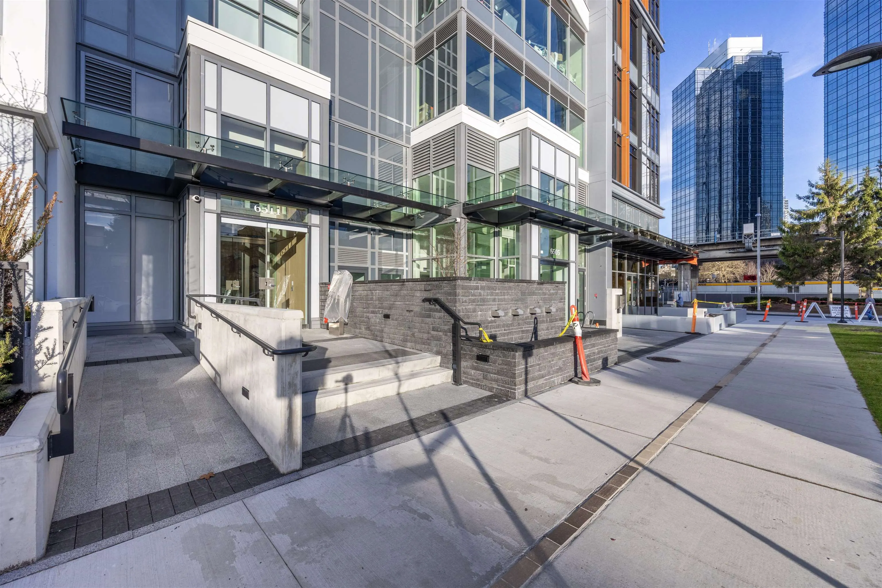 2806 6511 Sussex Avenue