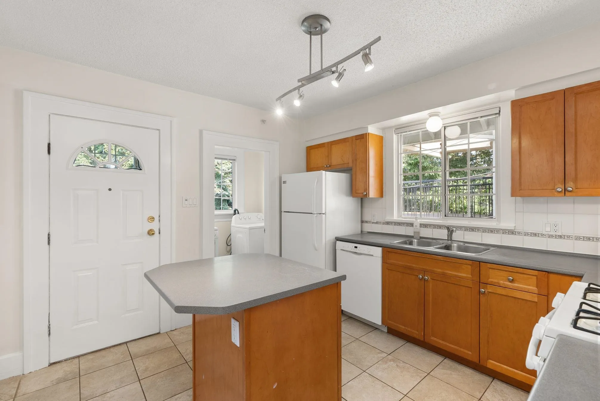 909 W 18th Avenue