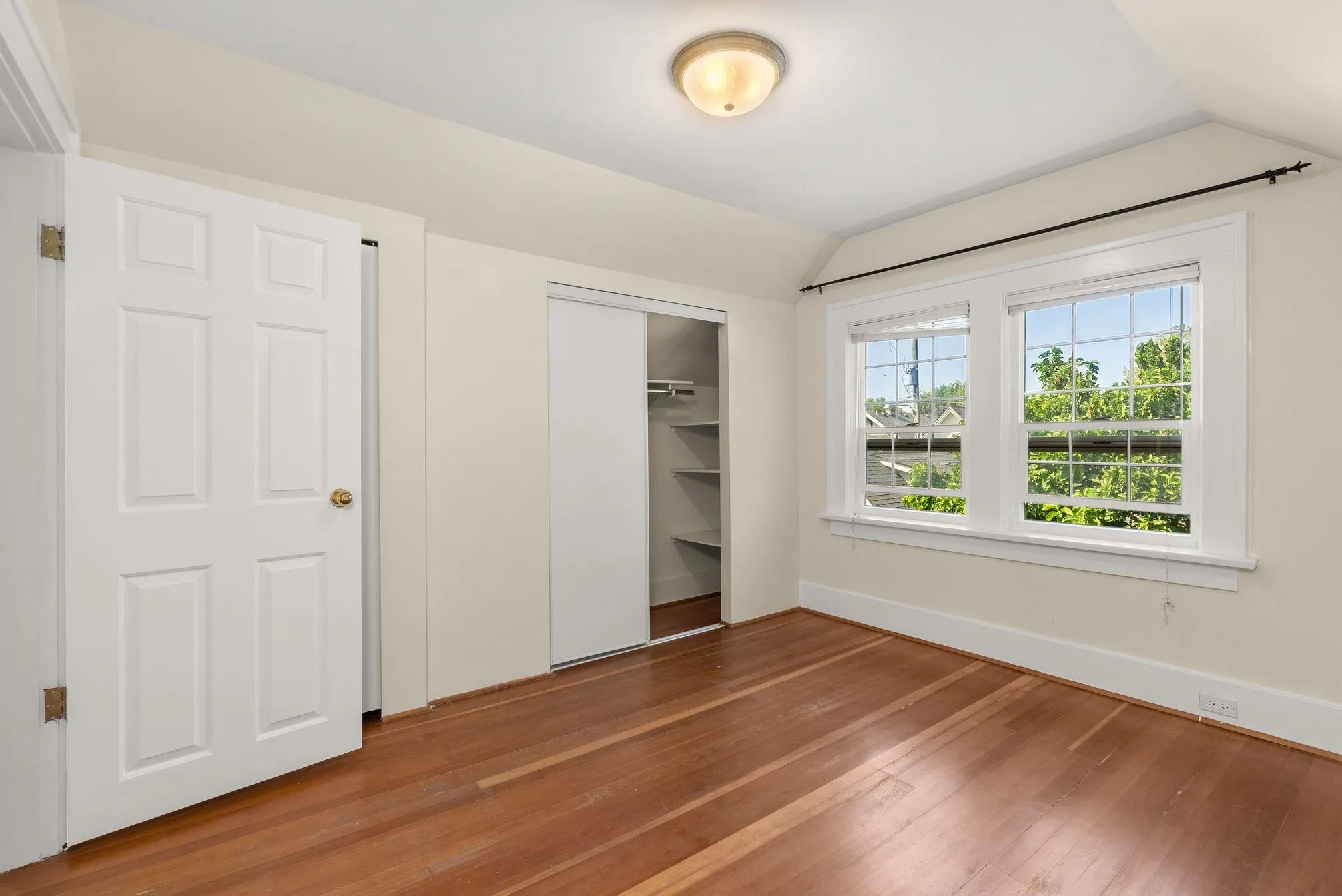 909 W 18th Avenue