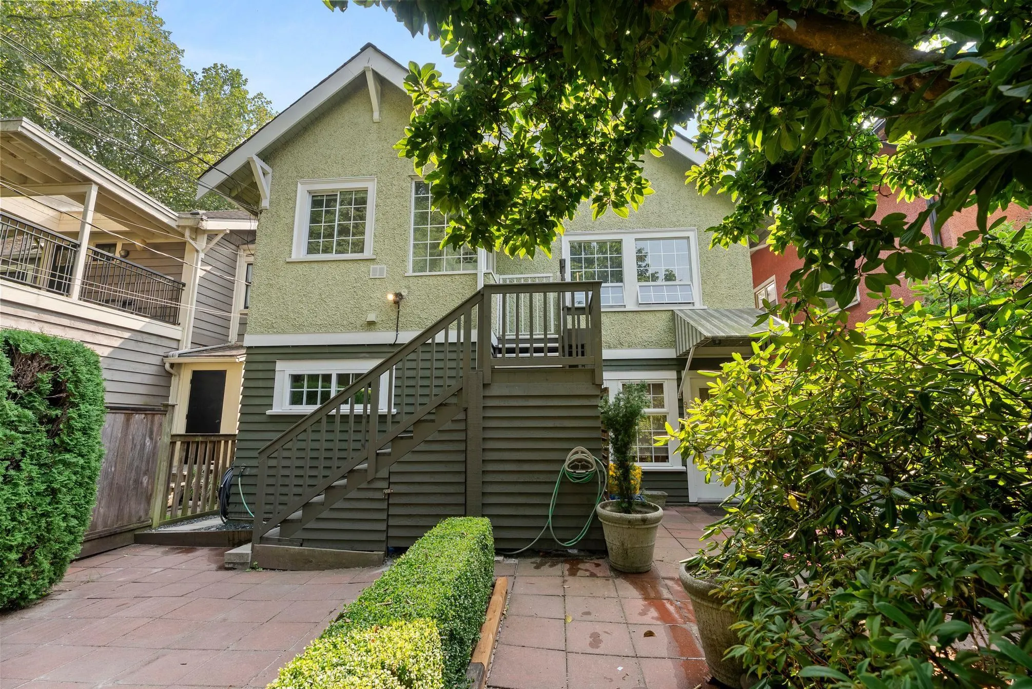 909 W 18th Avenue