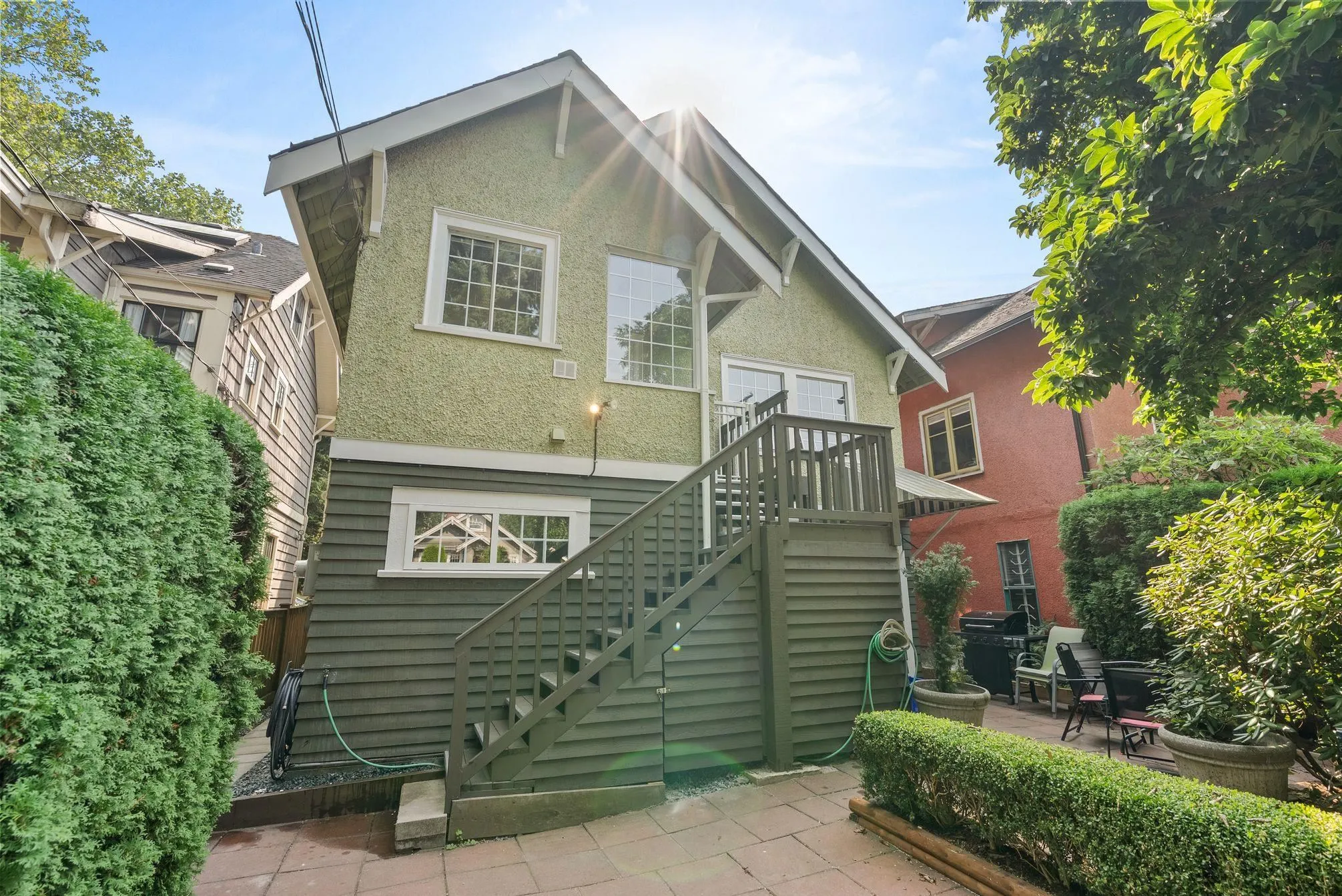 909 W 18th Avenue