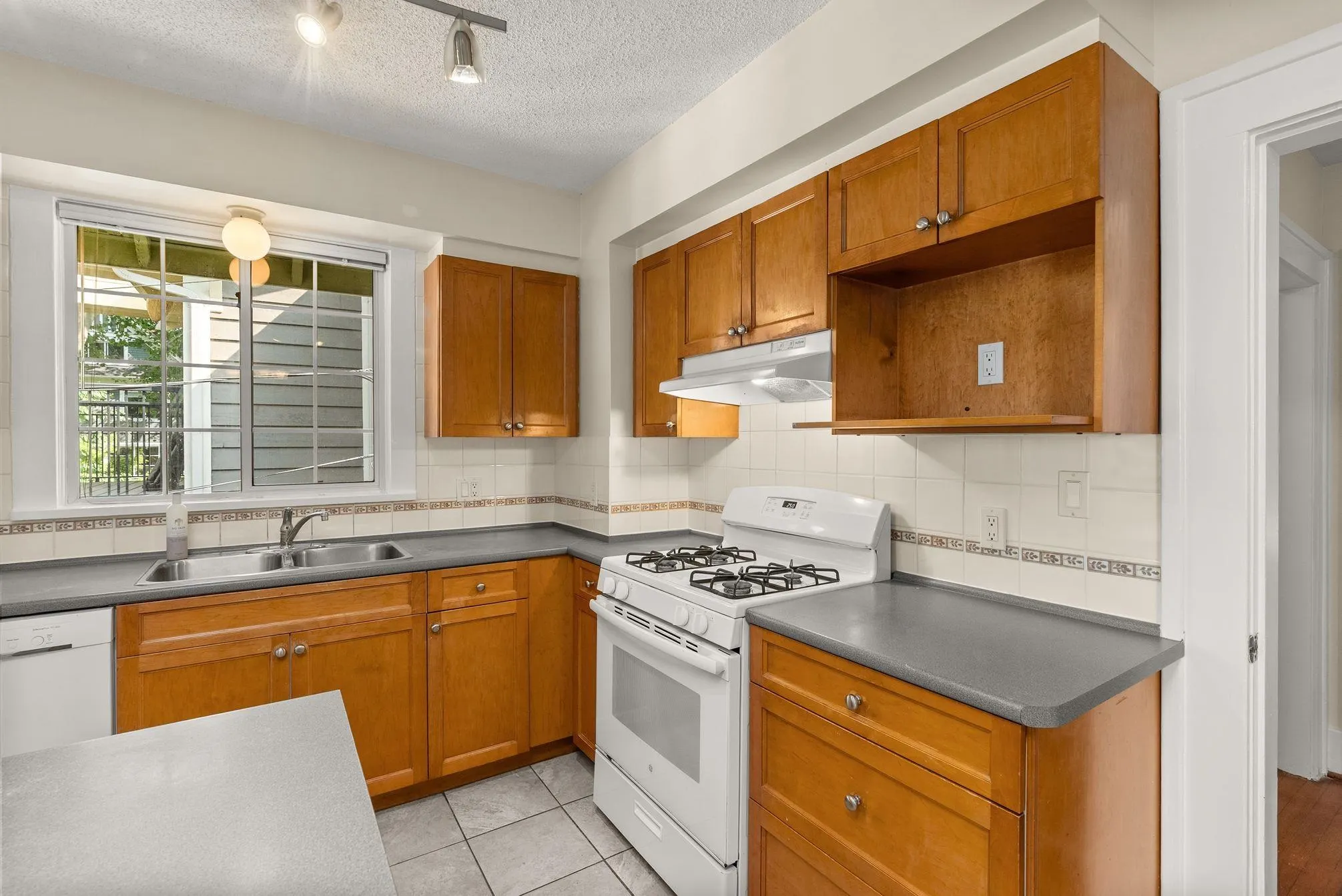 909 W 18th Avenue