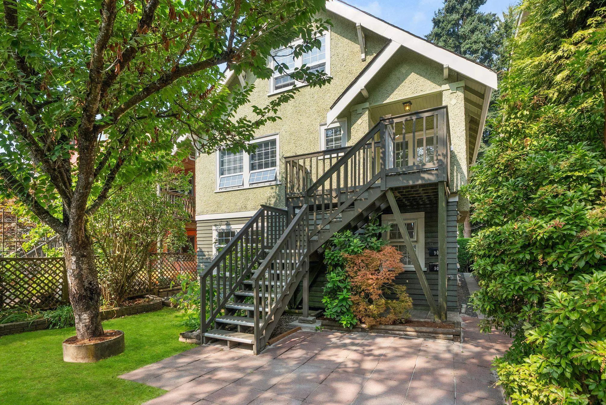 909 W 18th Avenue