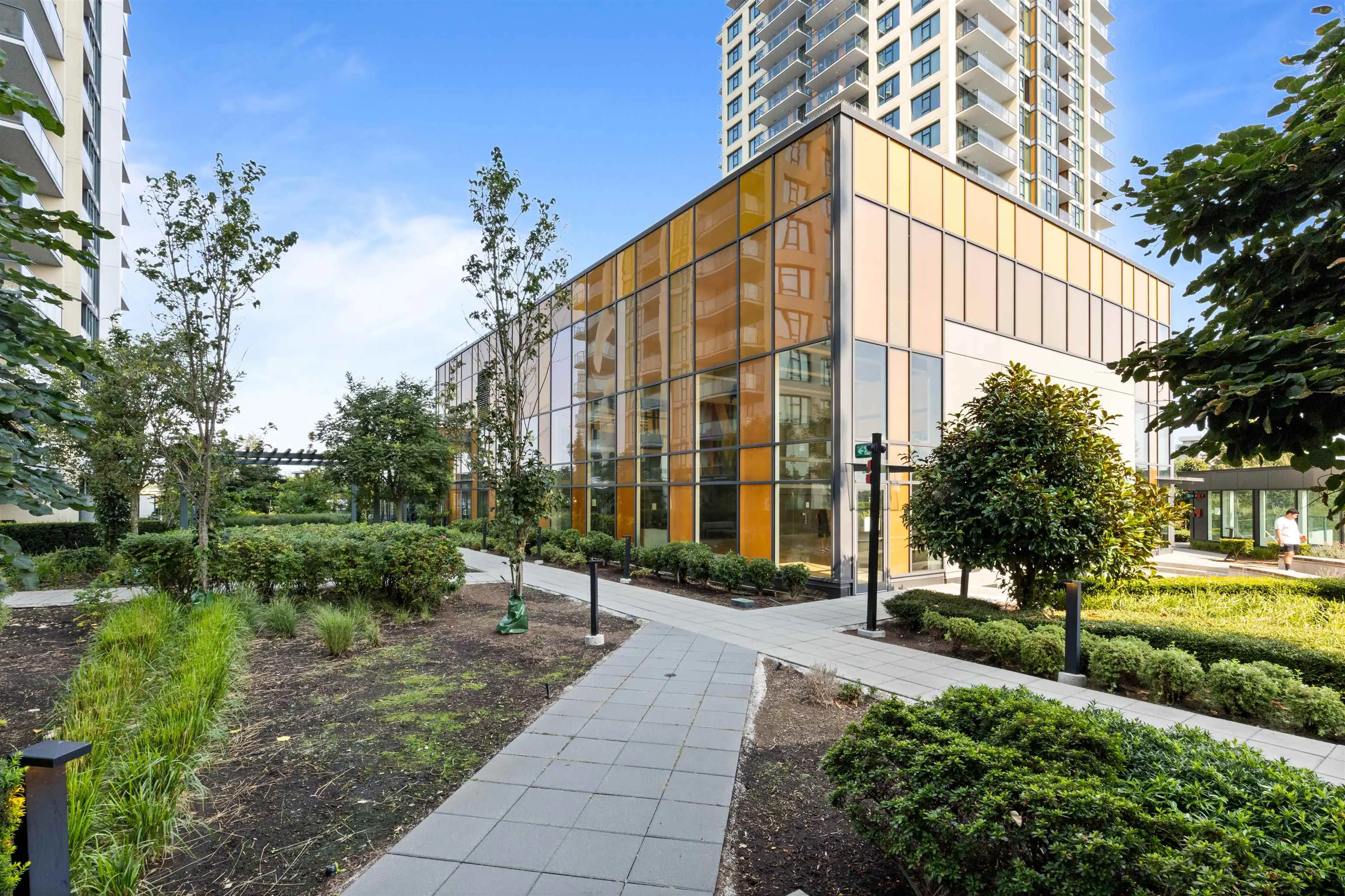 1007 7388 Kingsway