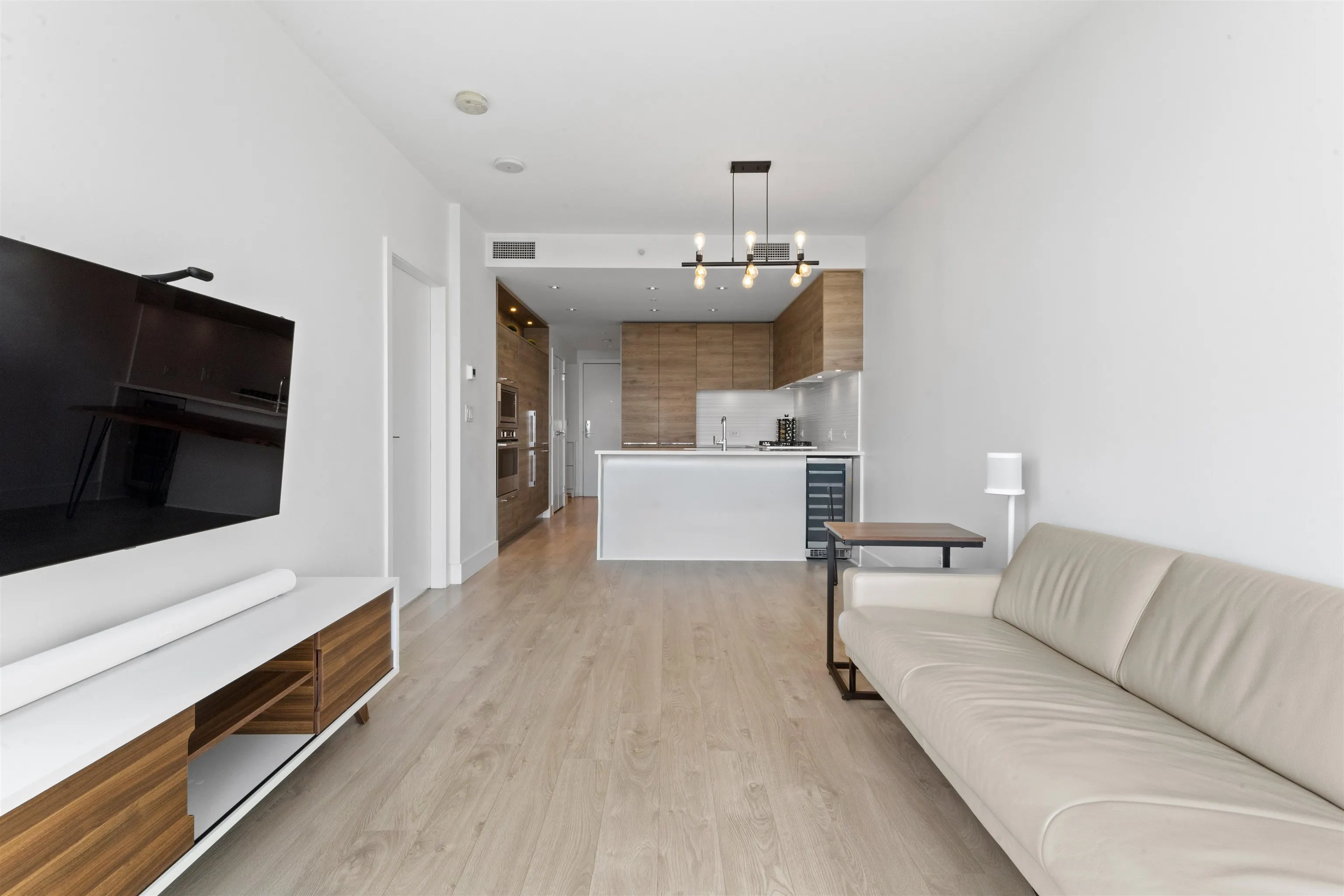 1007 7388 Kingsway