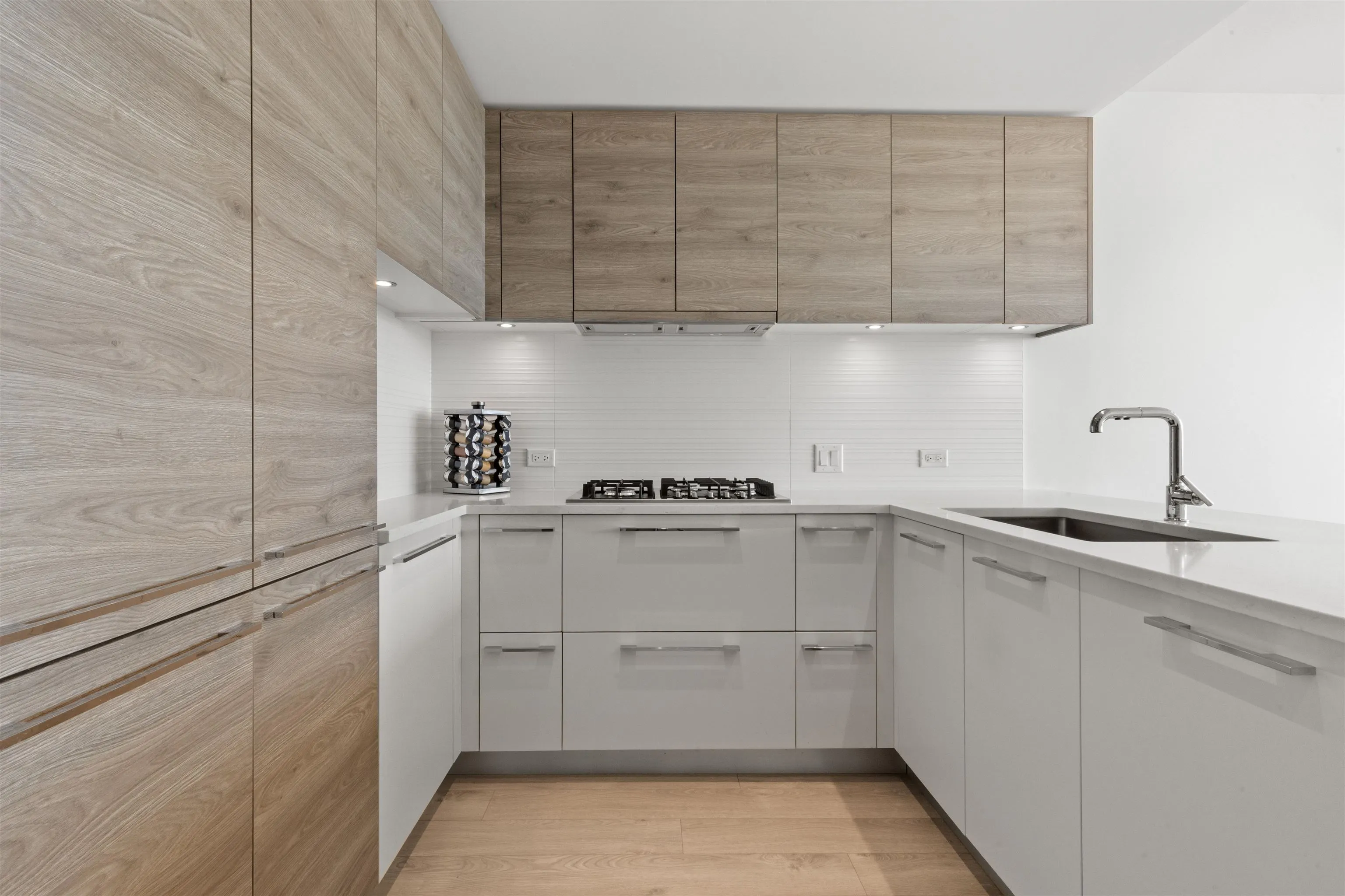 1007 7388 Kingsway