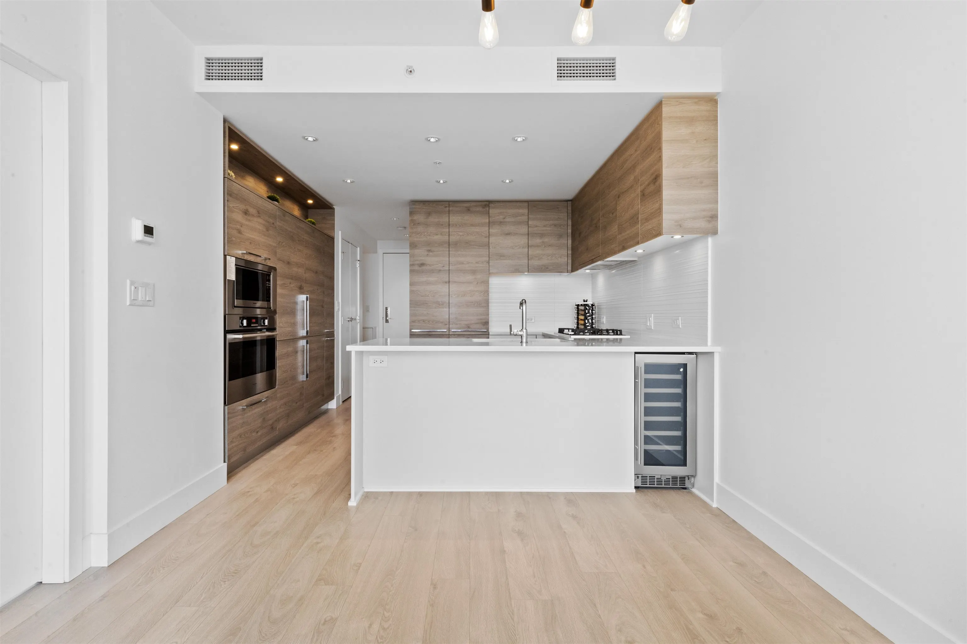 1007 7388 Kingsway