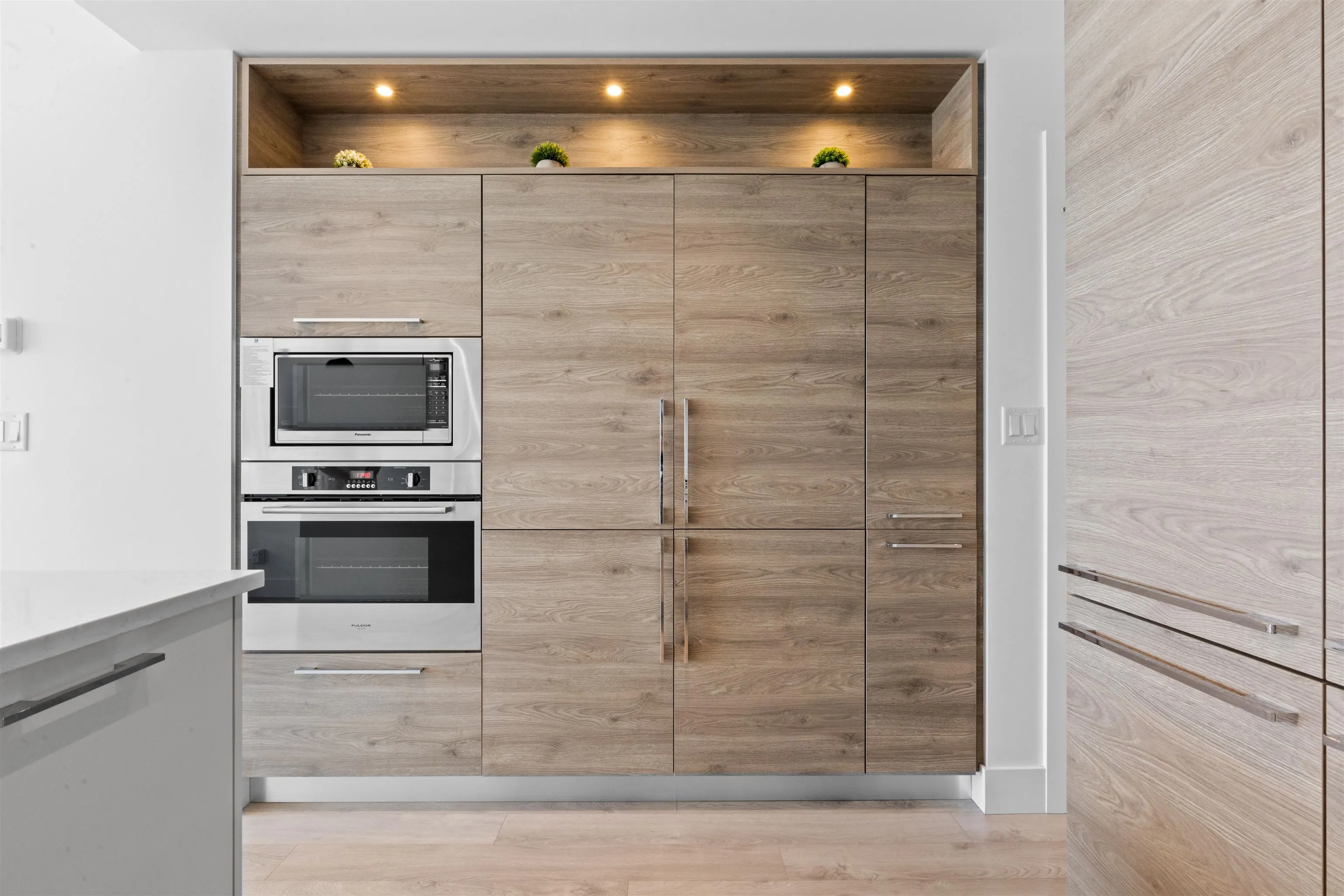 1007 7388 Kingsway