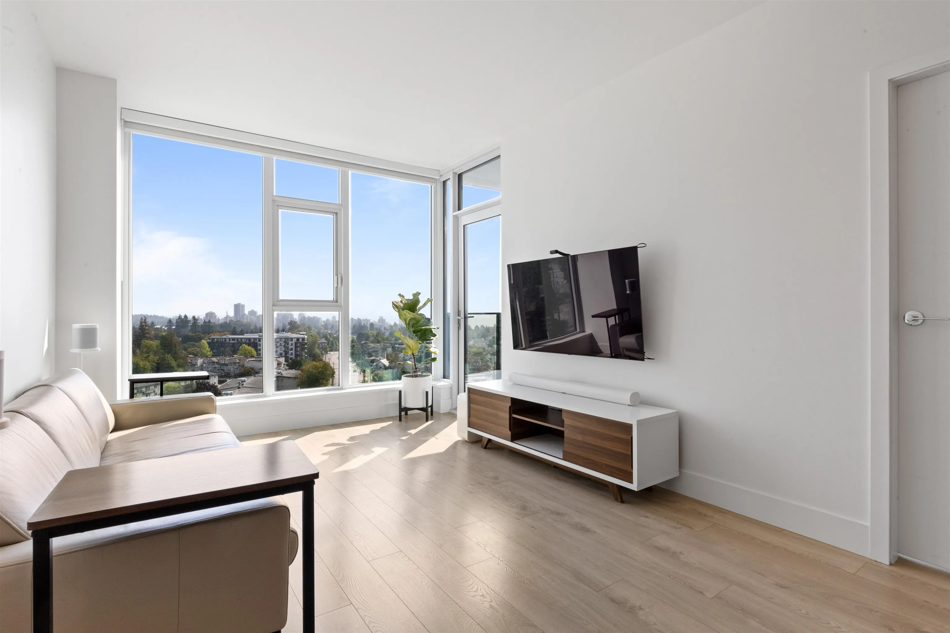 1007 7388 Kingsway