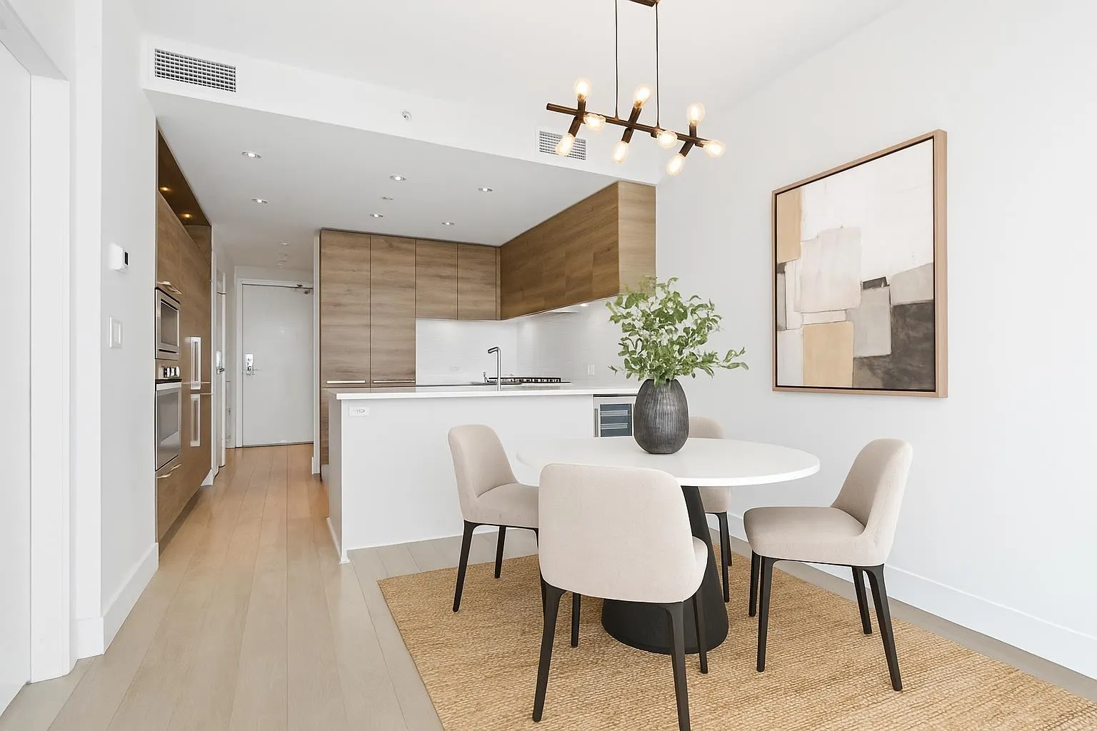 1007 7388 Kingsway