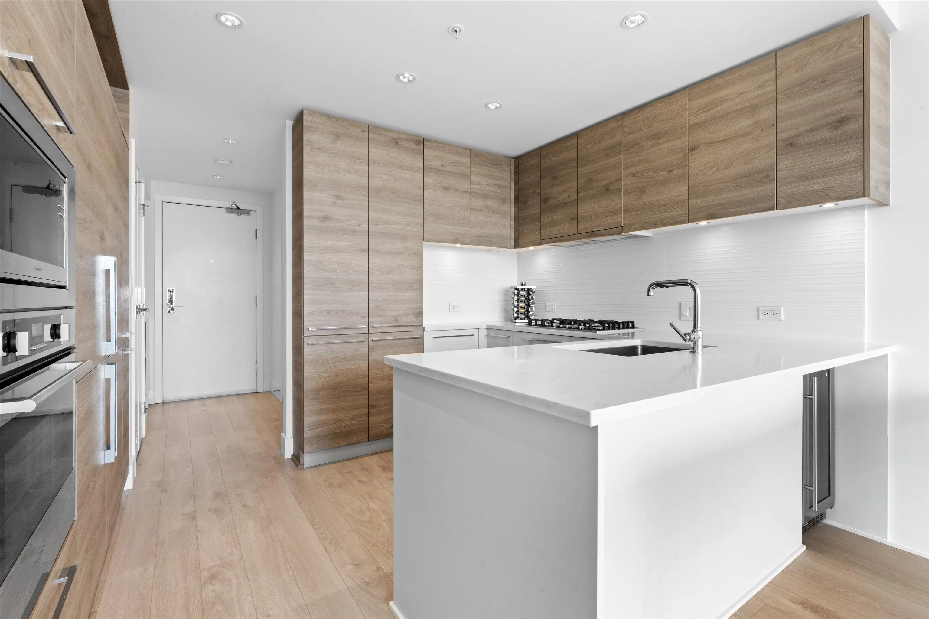 1007 7388 Kingsway