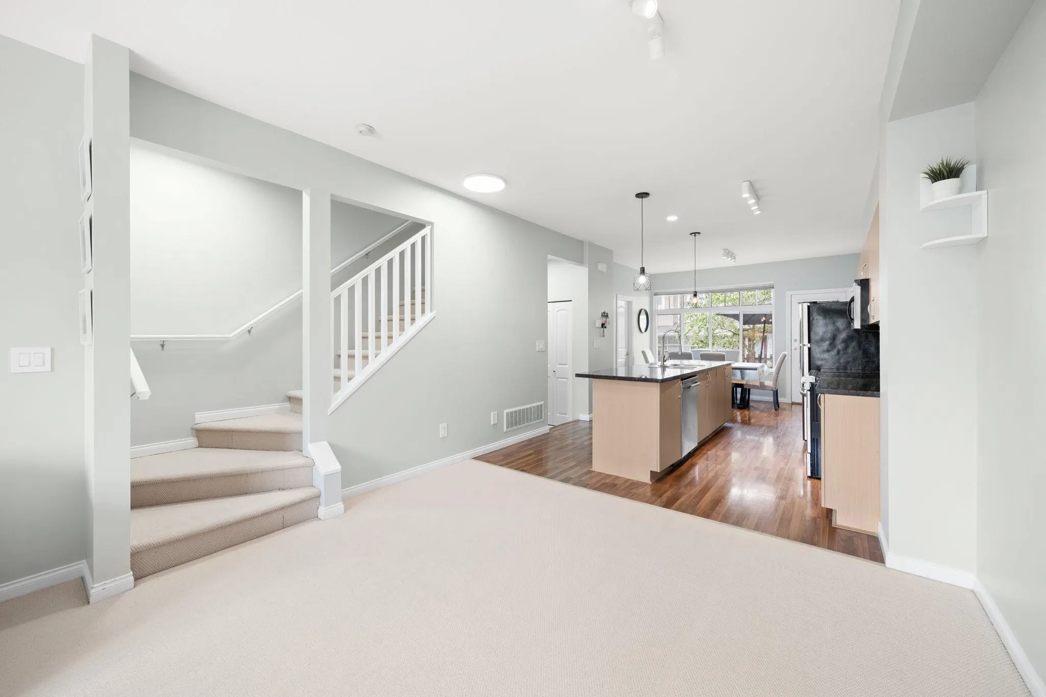 5 19455 65 Avenue