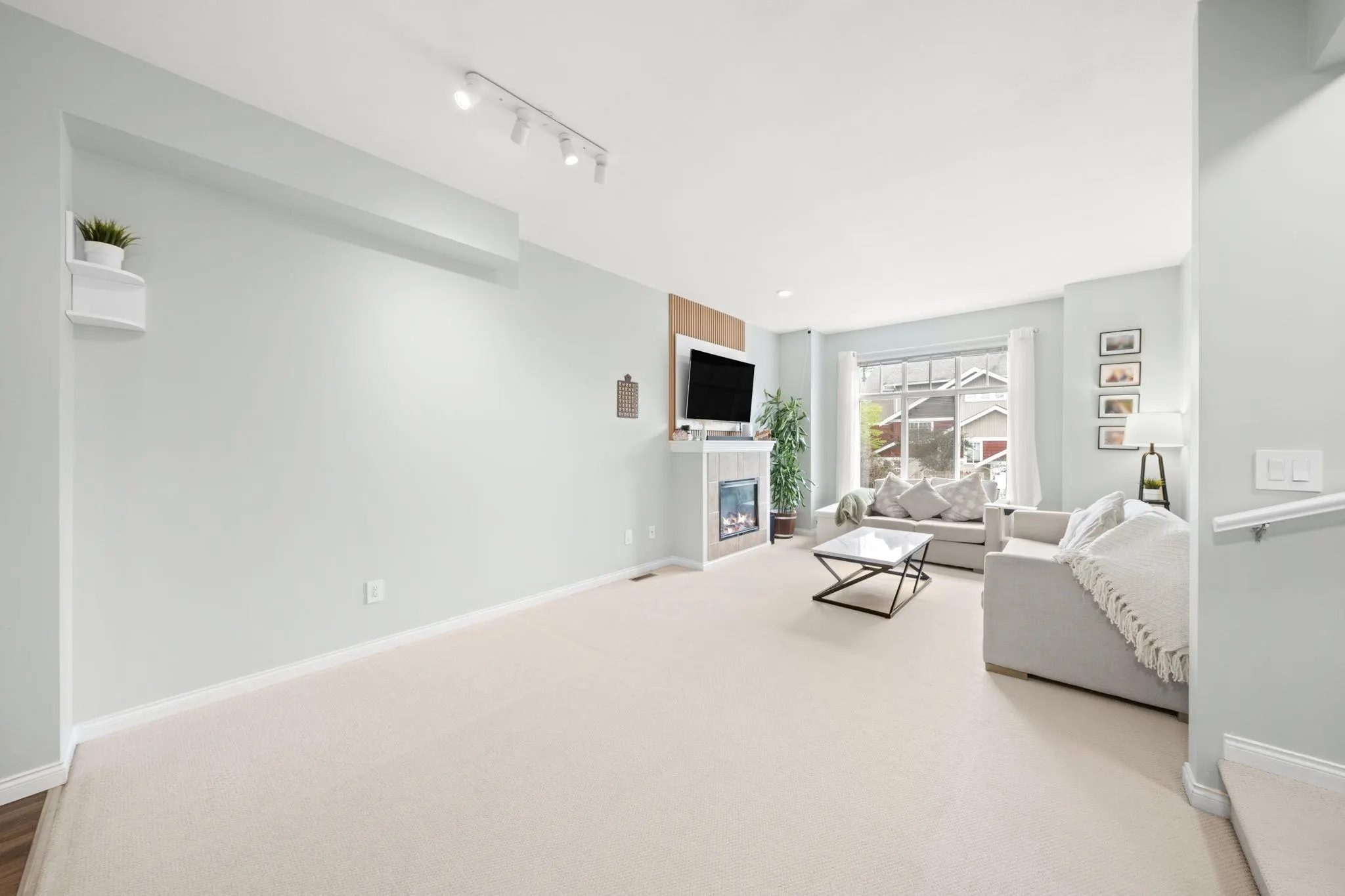 5 19455 65 Avenue