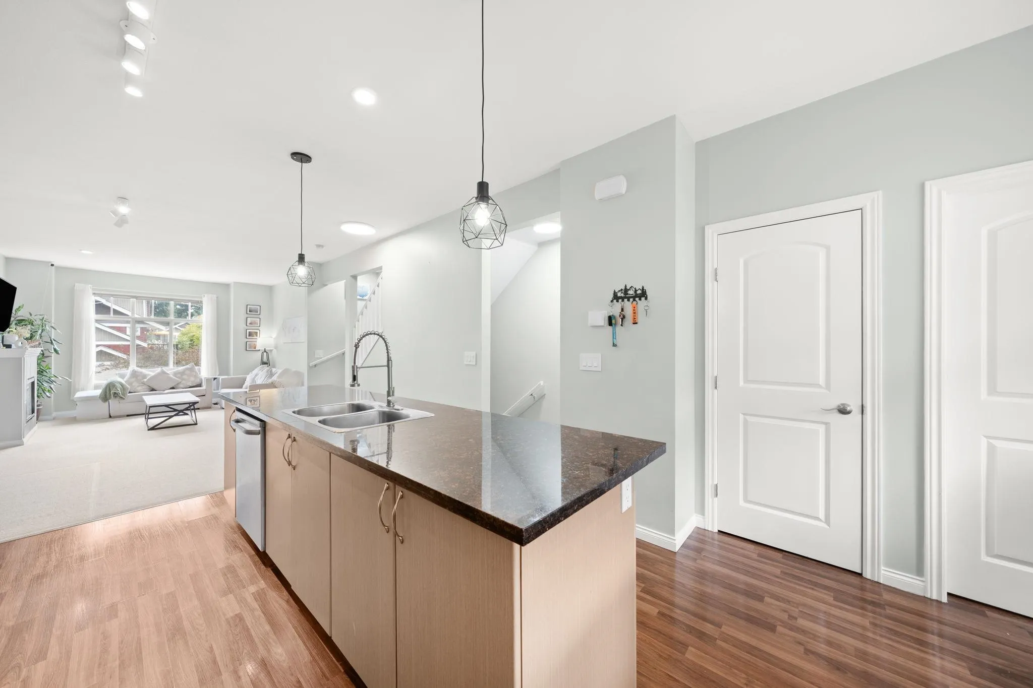 5 19455 65 Avenue