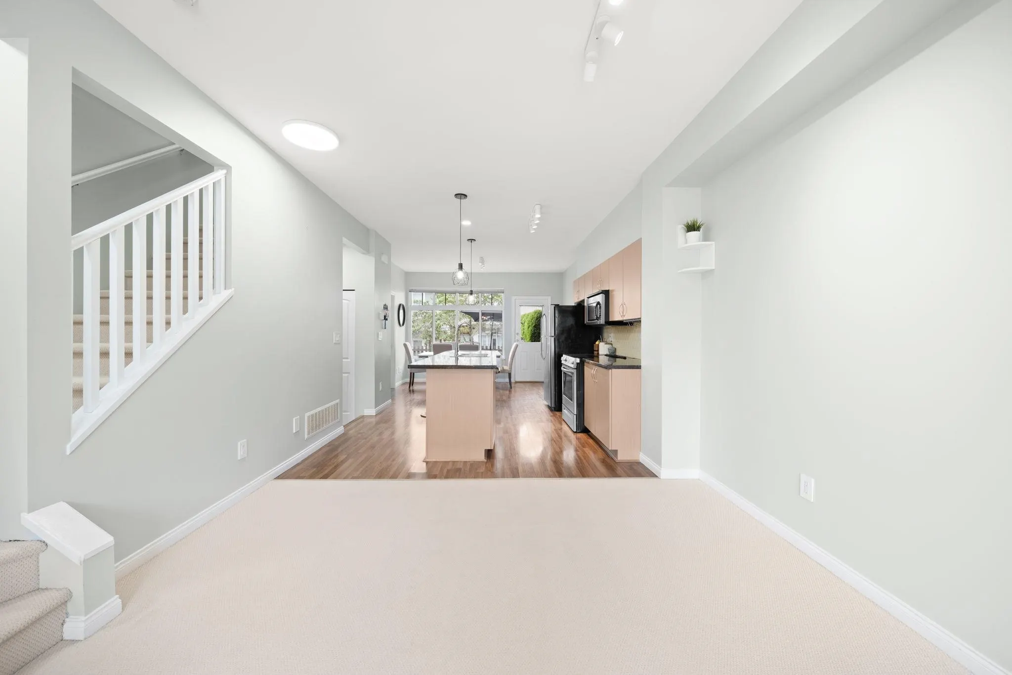 5 19455 65 Avenue
