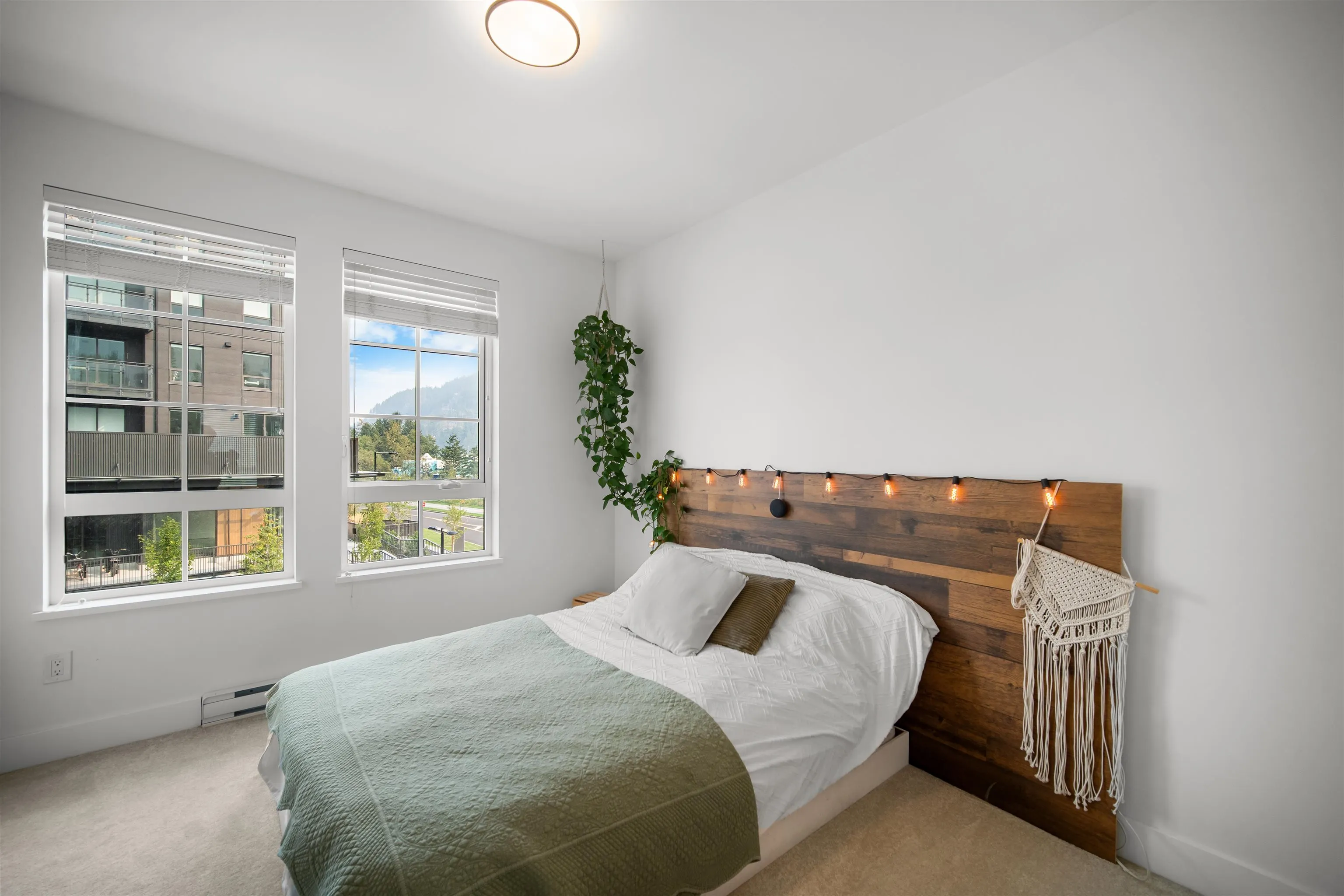 1385 Marinaside Place