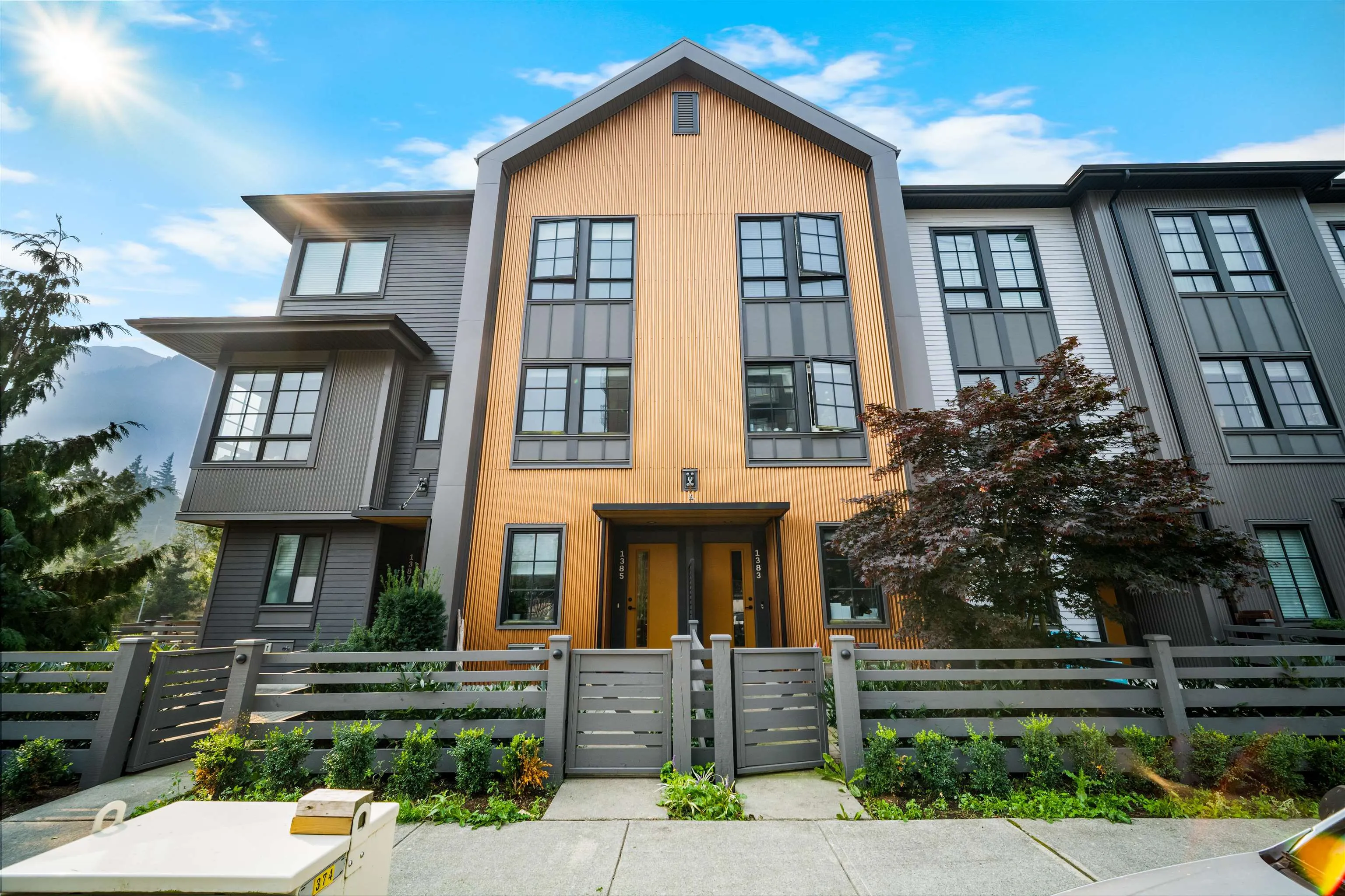 1385 Marinaside Place