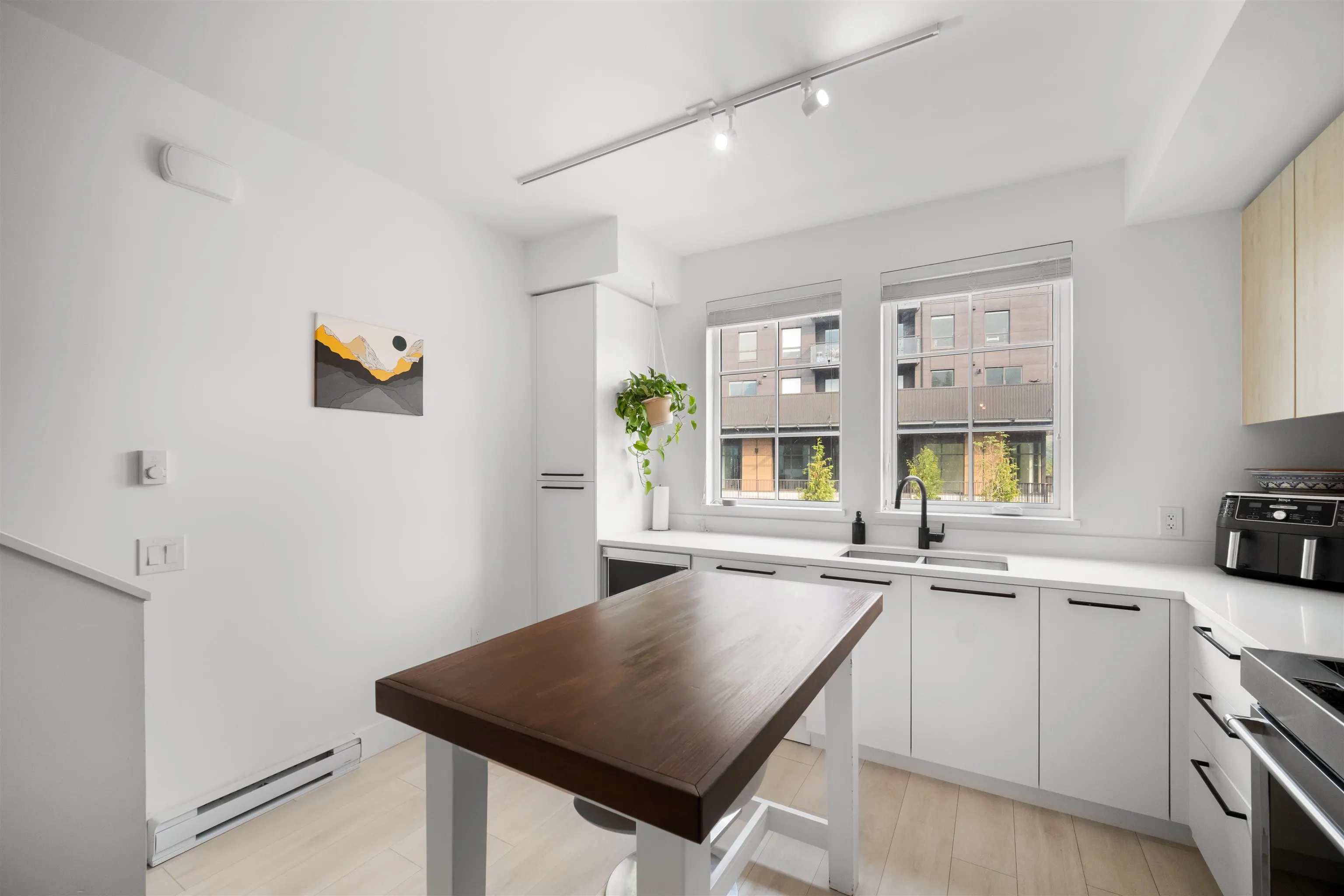 1385 Marinaside Place