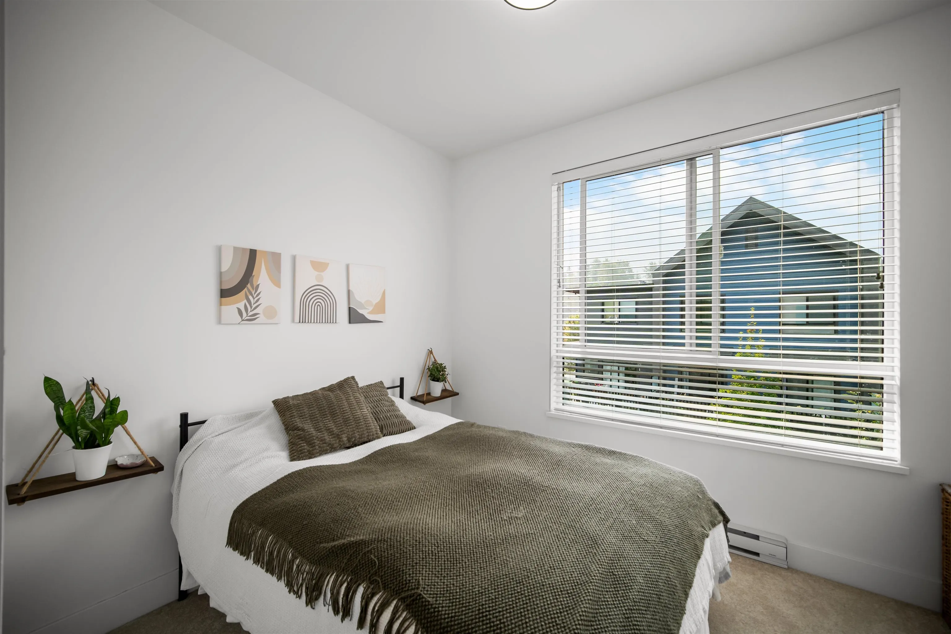 1385 Marinaside Place