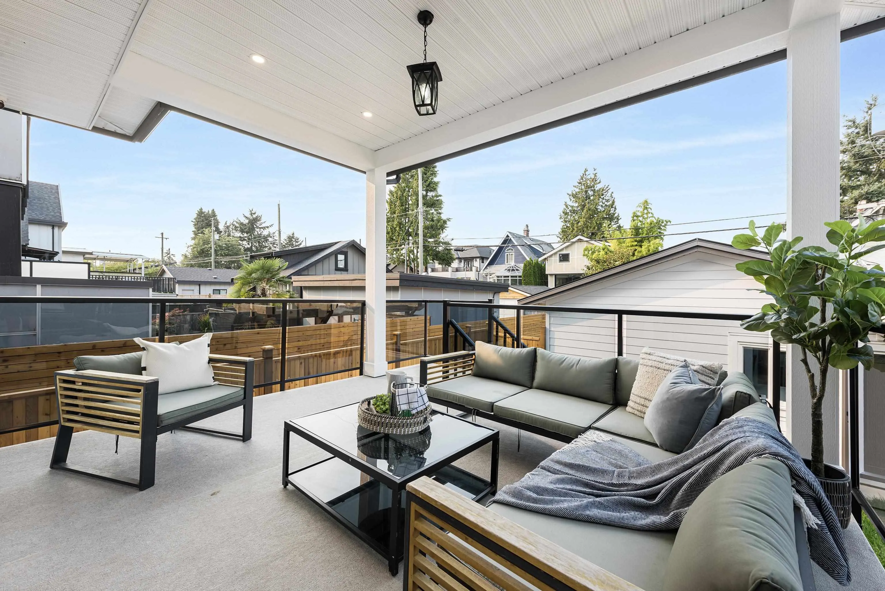 2 2741 Mcgill Street