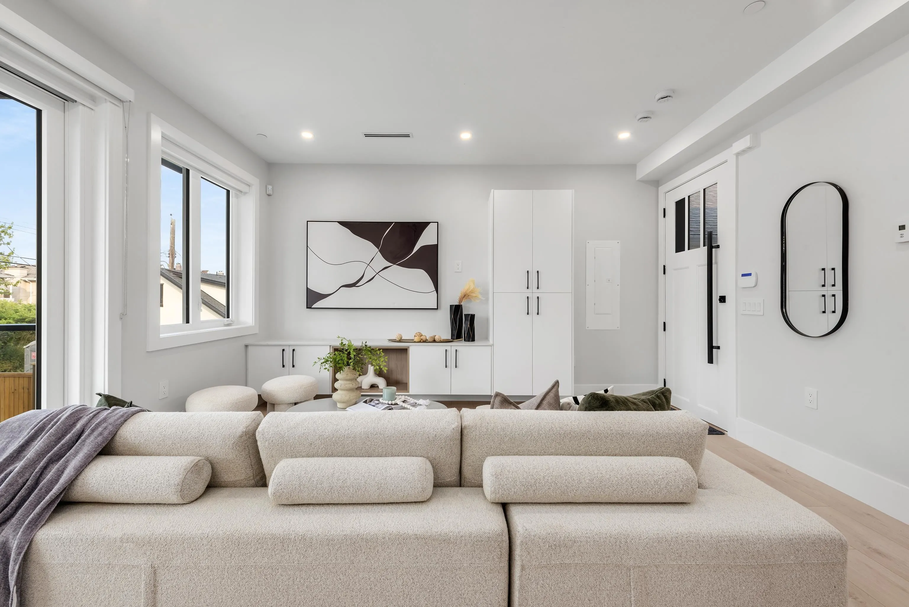 2 2741 Mcgill Street