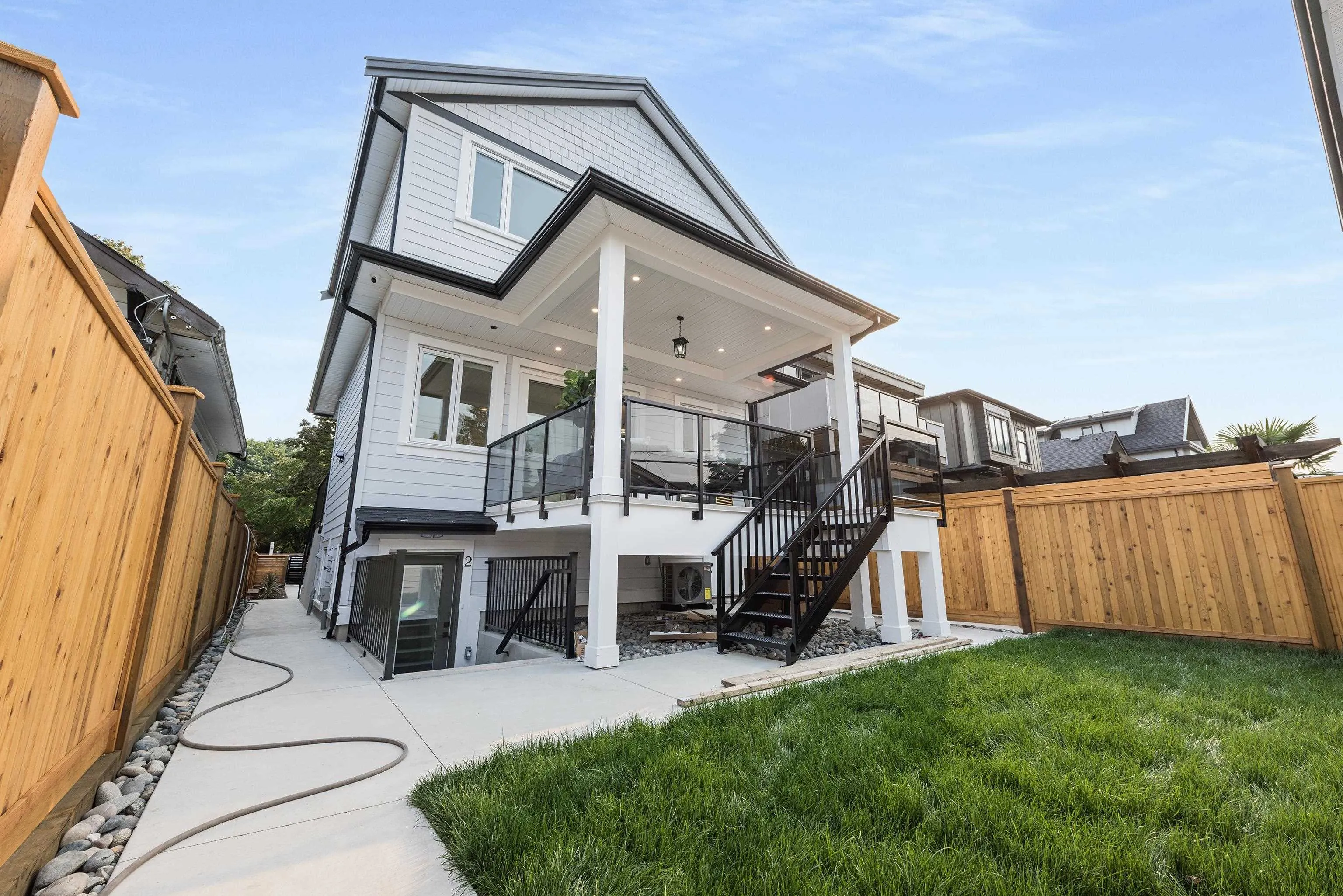 2 2741 Mcgill Street