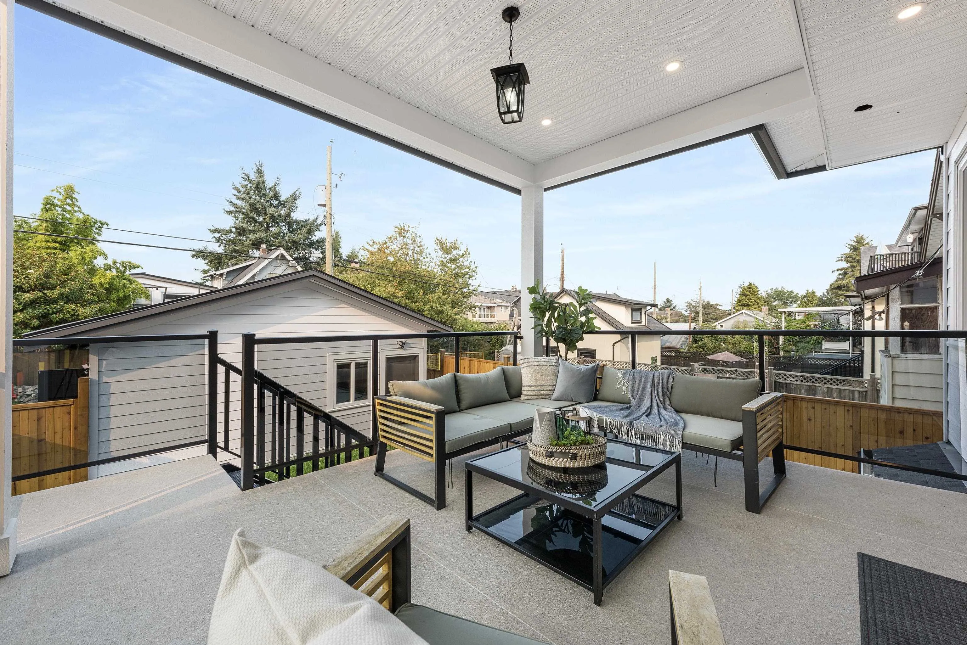 2 2741 Mcgill Street