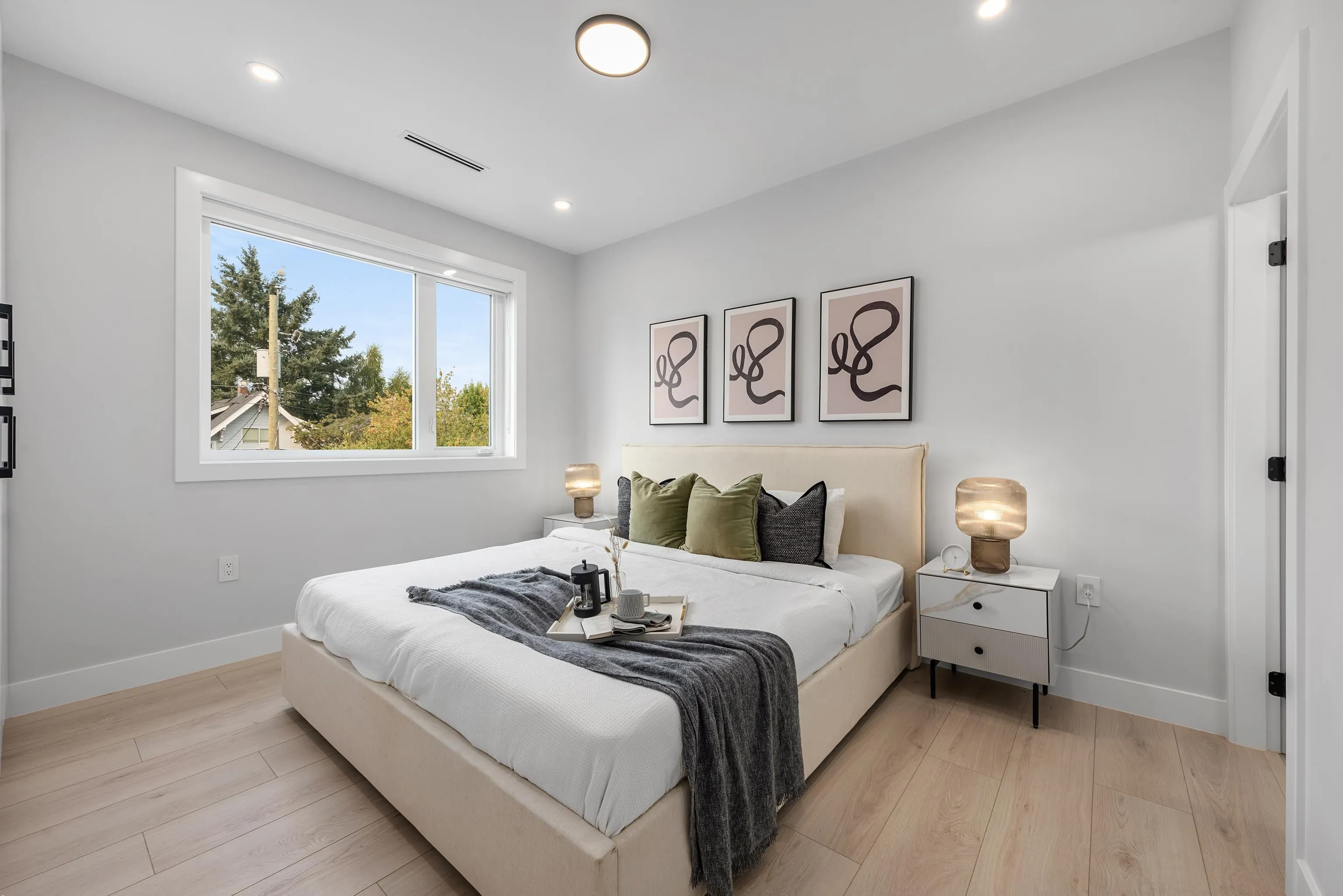 2 2741 Mcgill Street