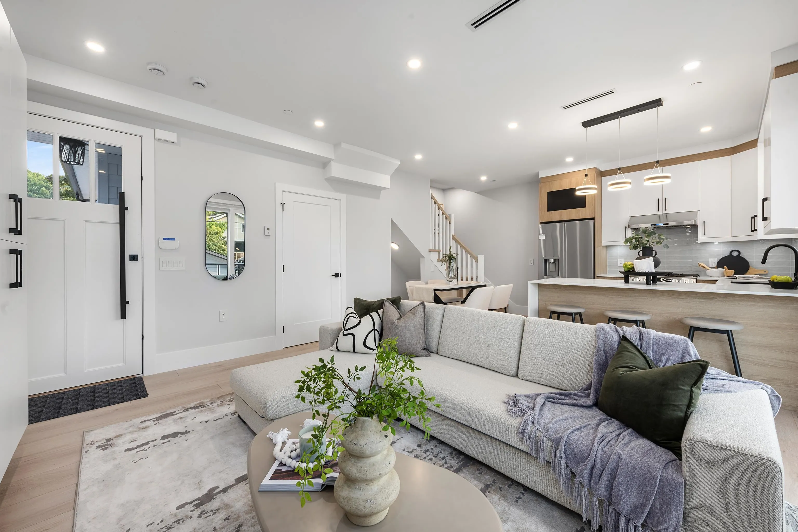 2 2741 Mcgill Street