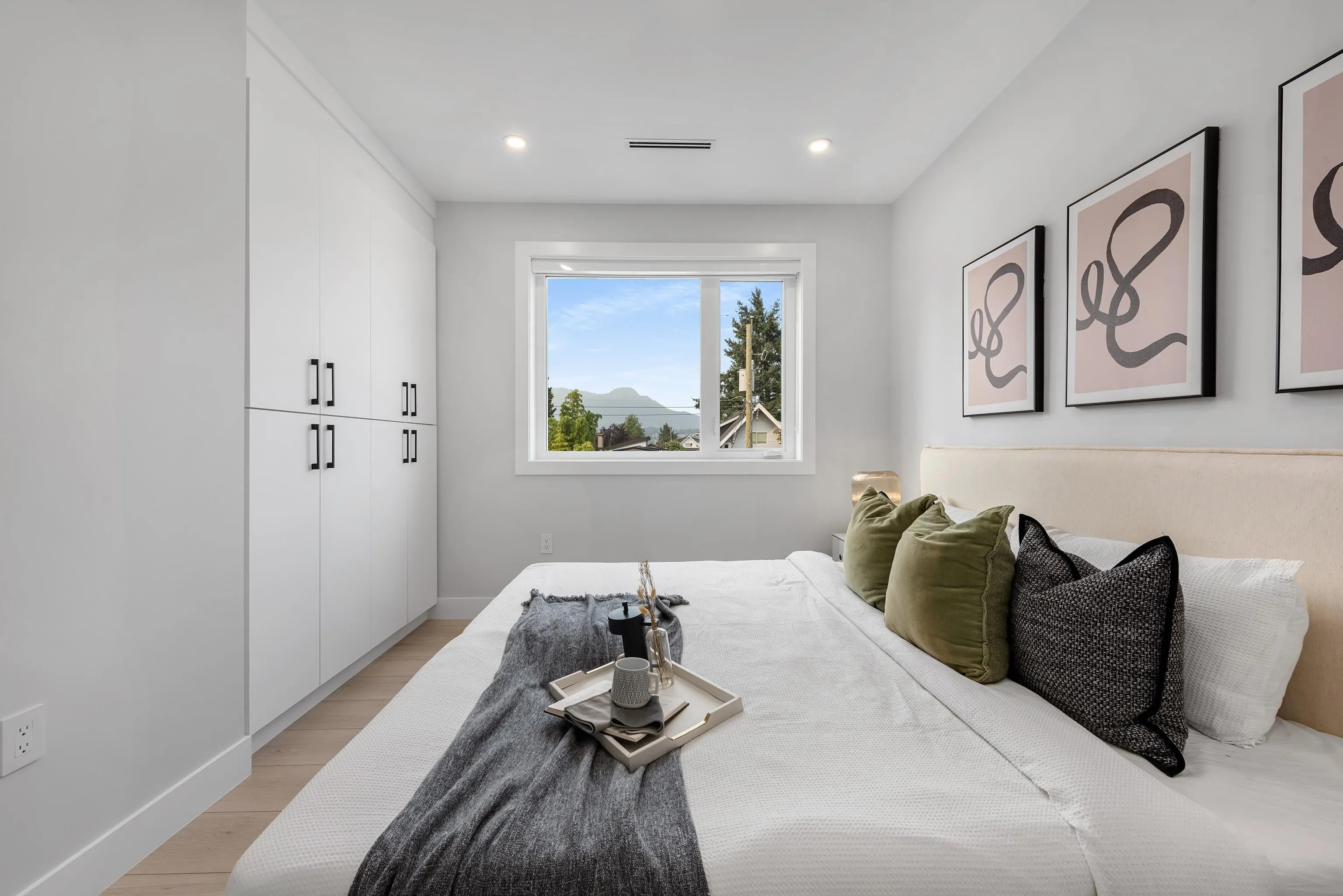 2 2741 Mcgill Street