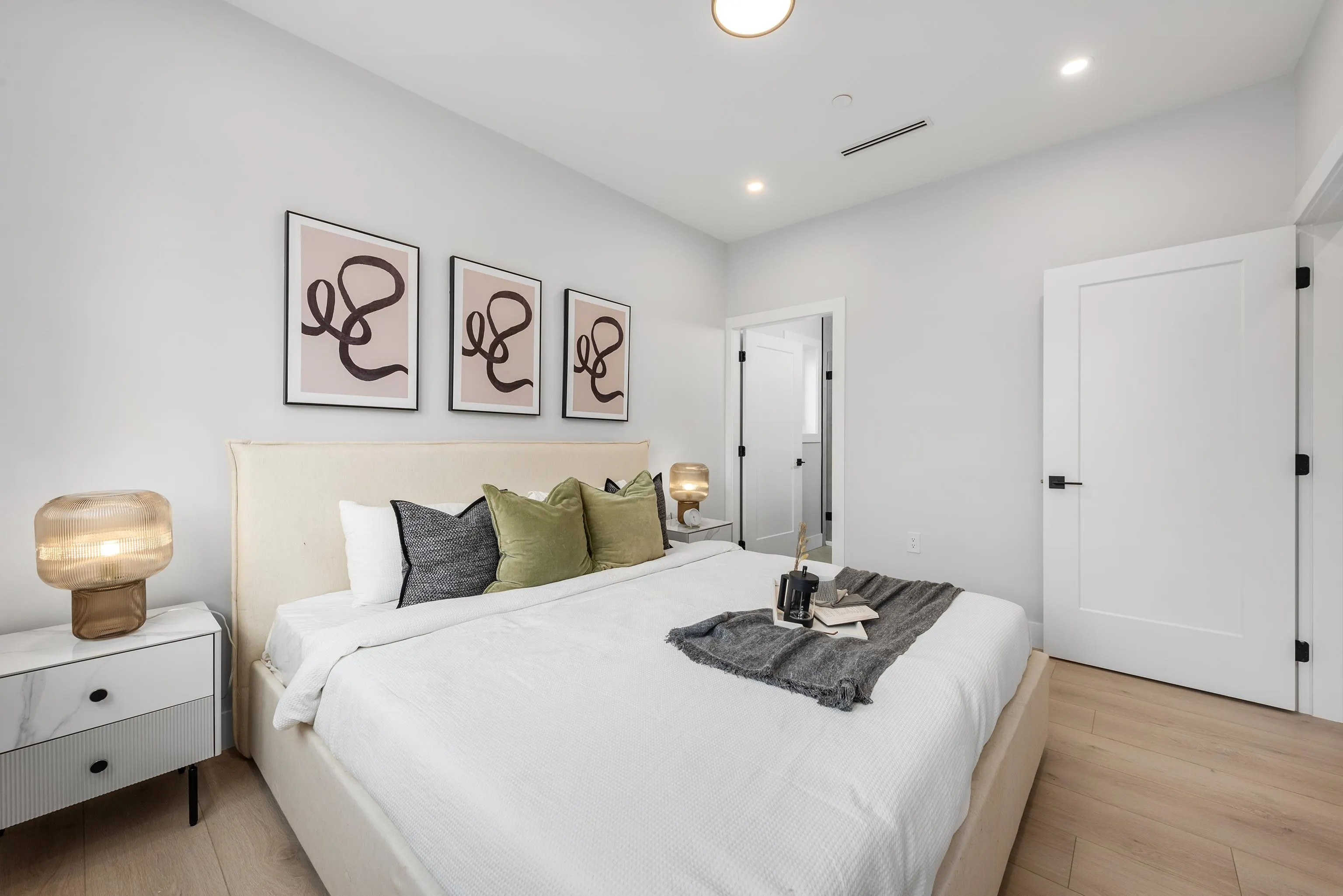 2 2741 Mcgill Street