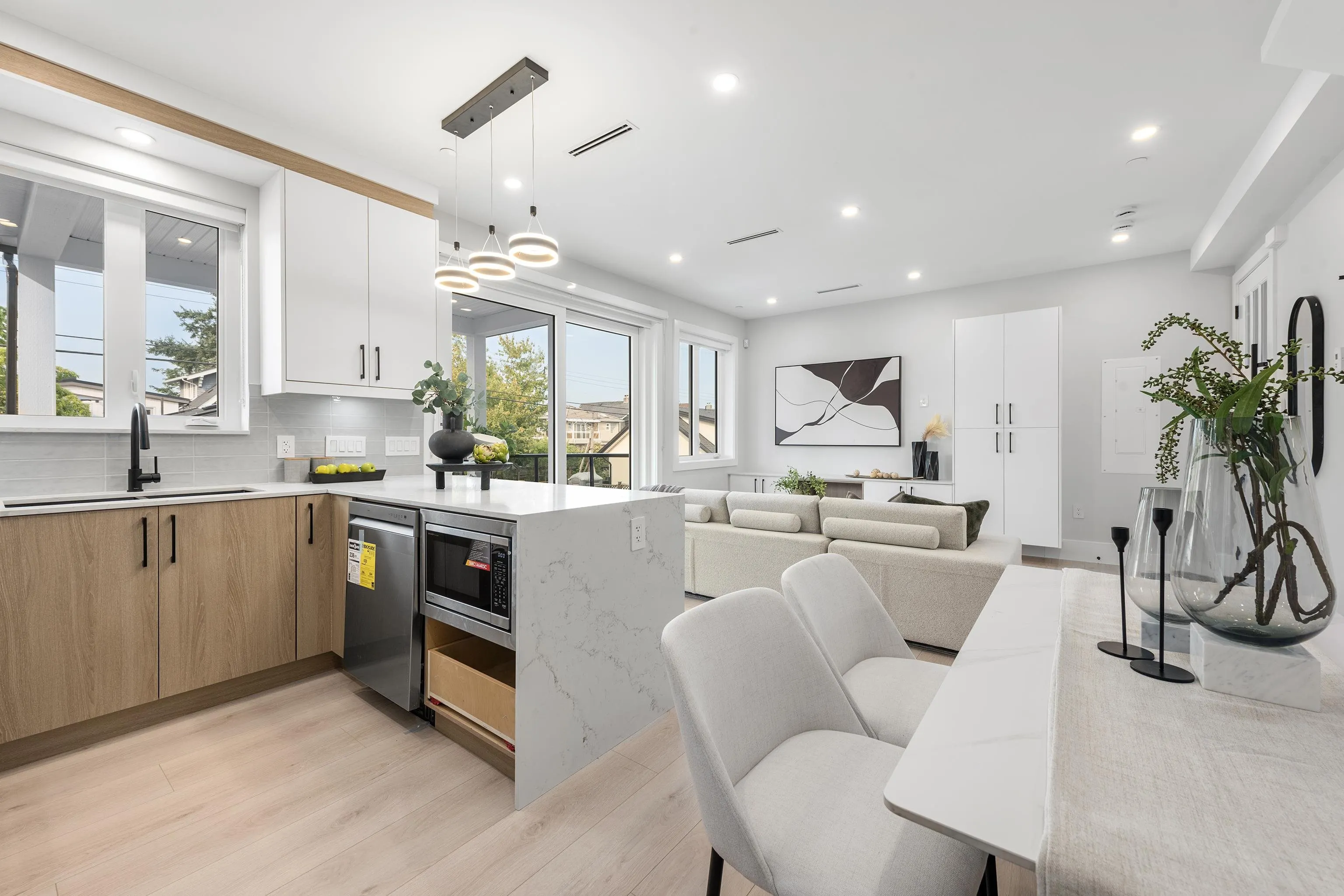 2 2741 Mcgill Street